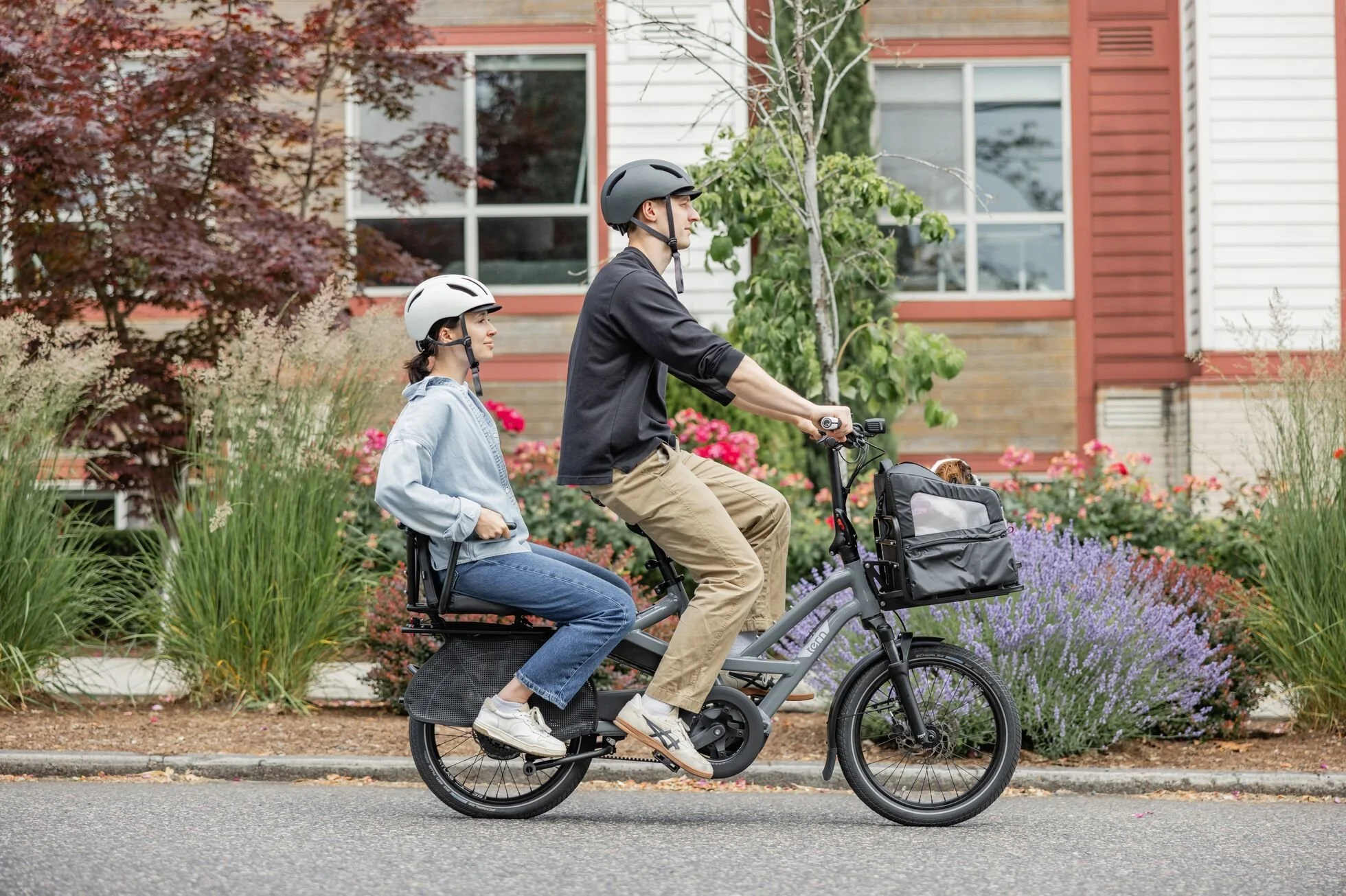 forwards-electric-cargo-bike-southampton-tern-hsd-gen-3-lifestyle-011.jpg