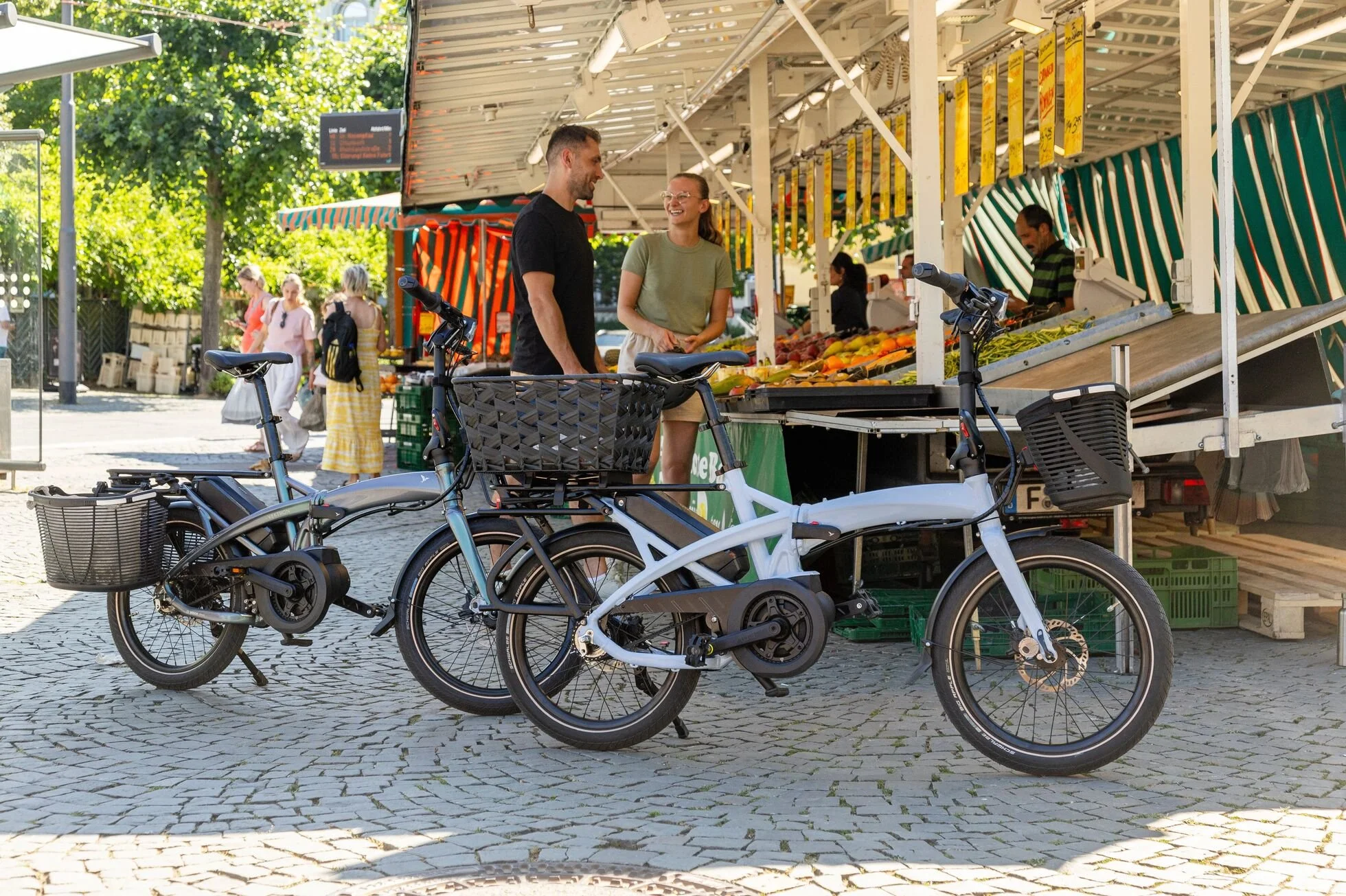 forwards-electric-southampton-tern-vektron-gen-4-folding-electric-bike-25-TN-photo-Vektron_G4-lifestyle-market-8593 - Tern-web.jpg