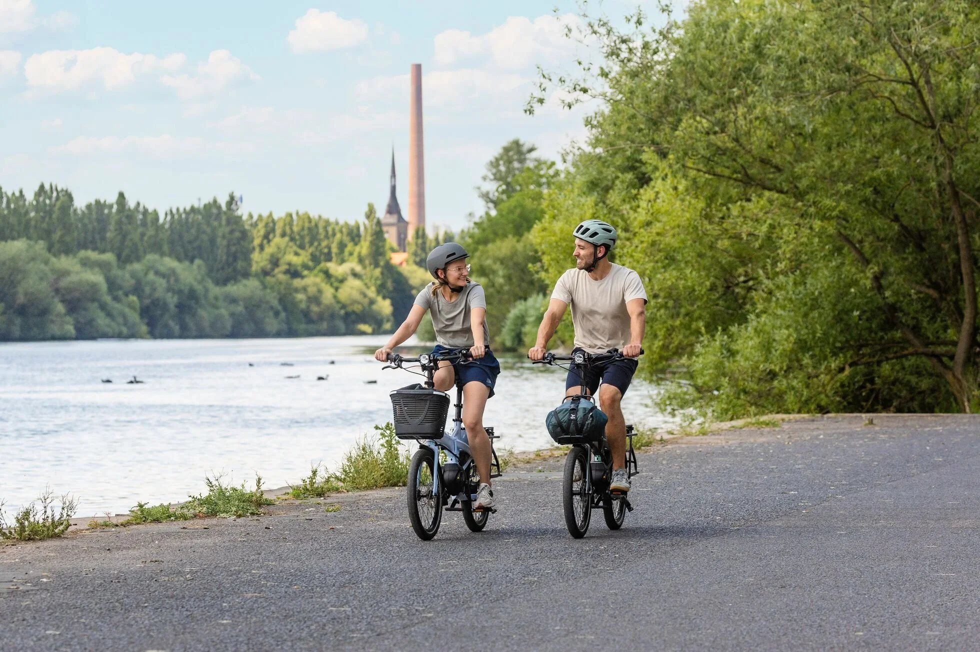 forwards-electric-southampton-tern-vektron-gen-4-folding-electric-bike-25-TN-photo-Vektron_G4-lifestyle-adventure-6460 - Tern-web.jpg