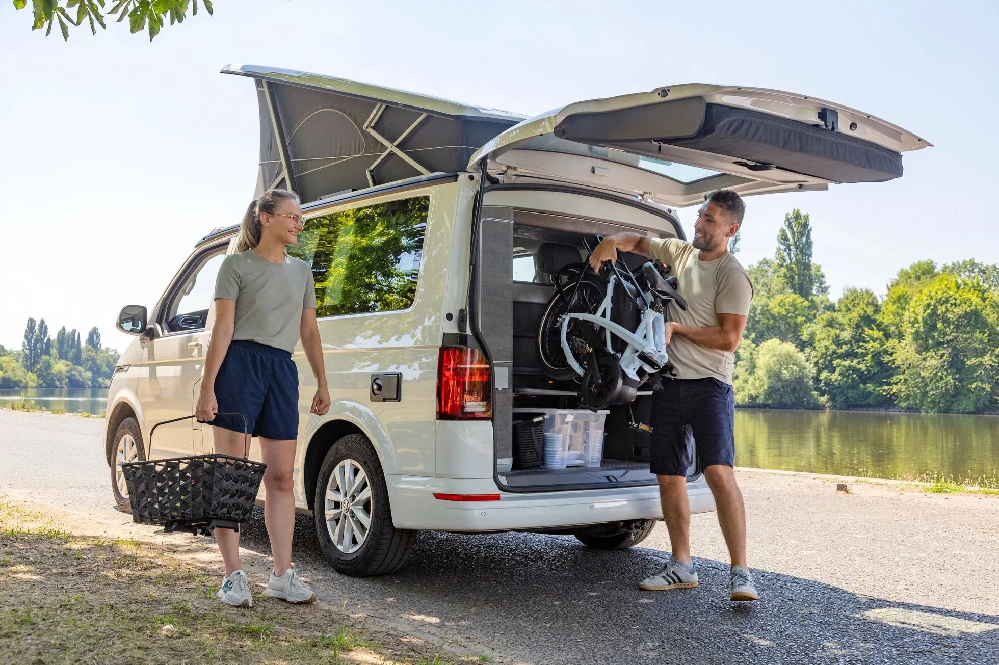 forwards-electric-southampton-tern-vektron-gen-4-folding-electric-bike-25-TN-photo-Vektron_G4-lifestyle-adventure-8980 - Tern-web.jpg