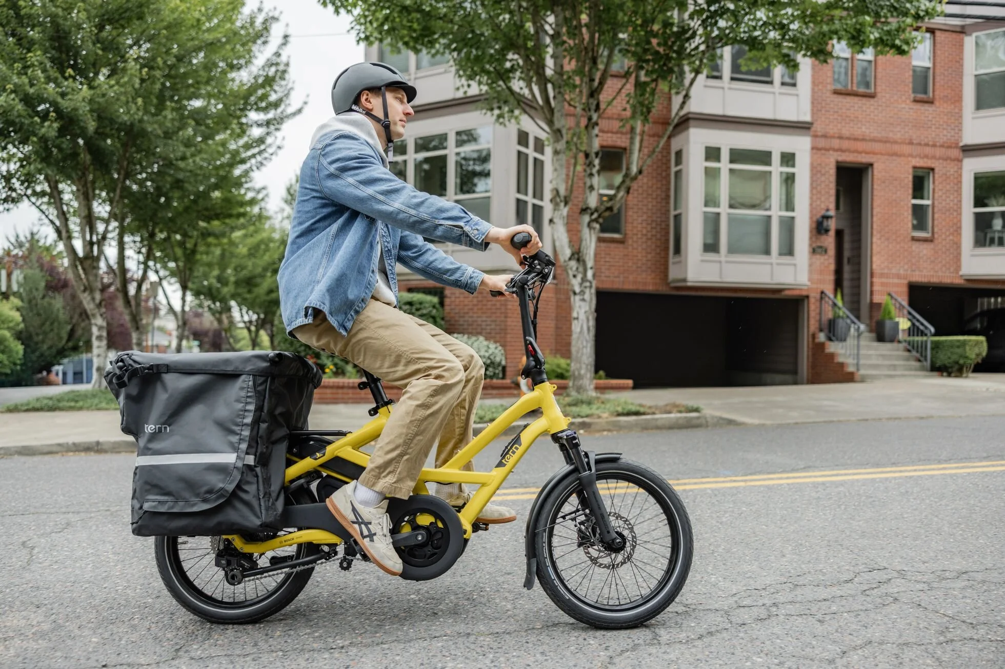 forwards-electric-cargo-bike-southampton-tern-hsd-gen-3-lifestyle-001.jpg