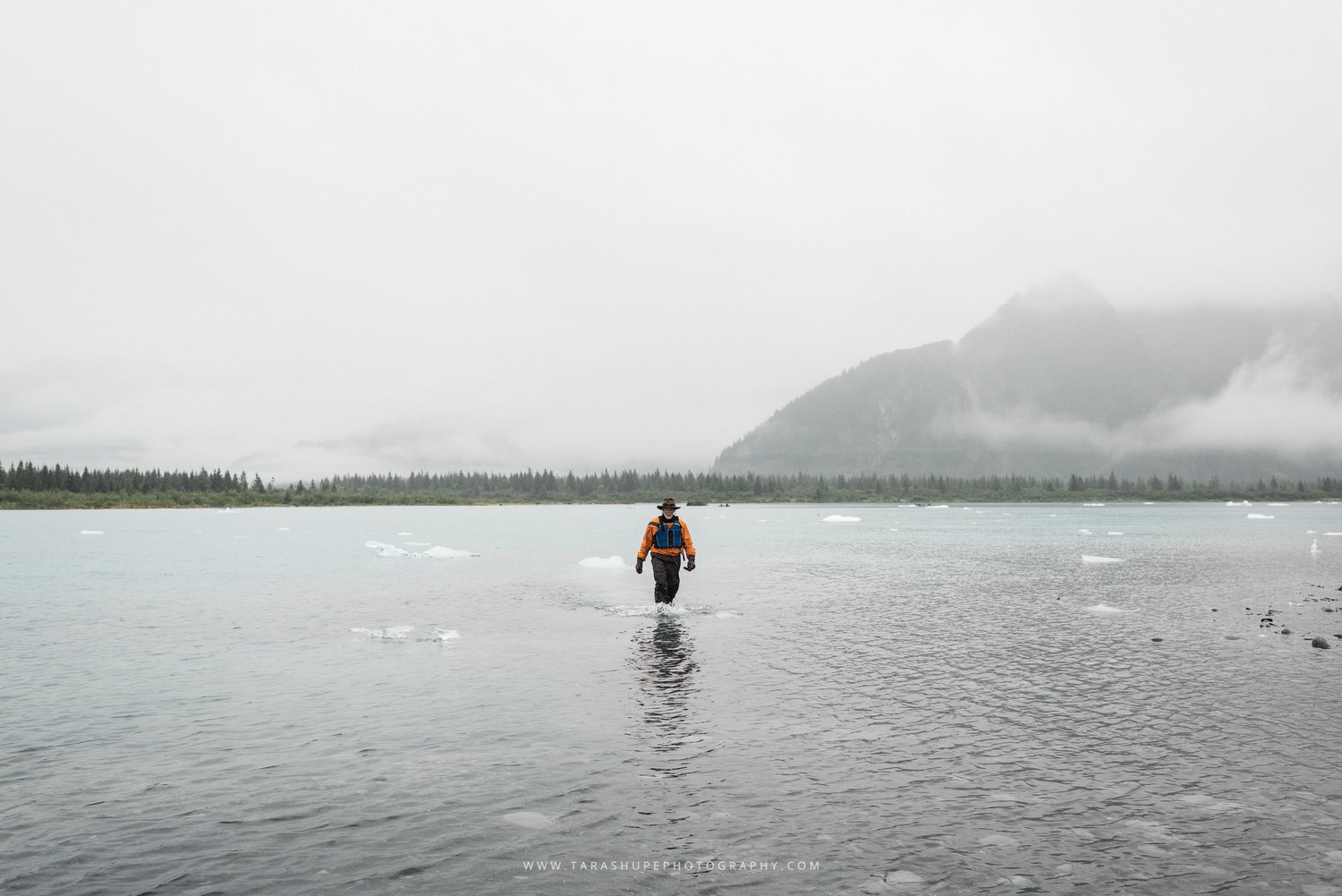 Tara_Shupe_Photography_Female_Photographer_Photographer_International_Women_Empowerment_Films_Ngo_Storytelling_Bear_Glacier_Alaska017.jpg