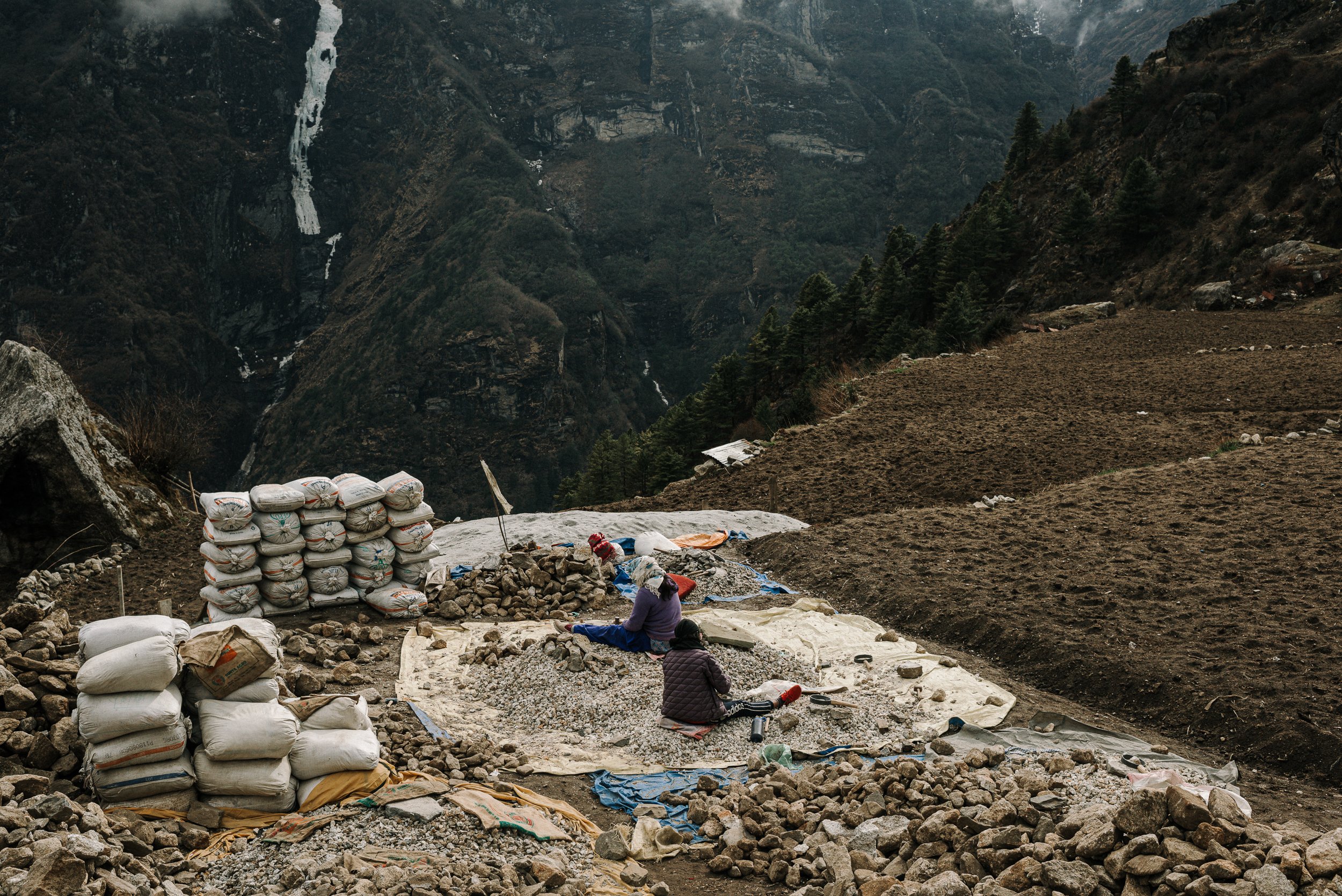 TaraShupe_Photography_Humanitarian_Photographer_Female_Storyteller_NGO_WomenFilmmakers_Trek-for-girls-mount everest067.jpg