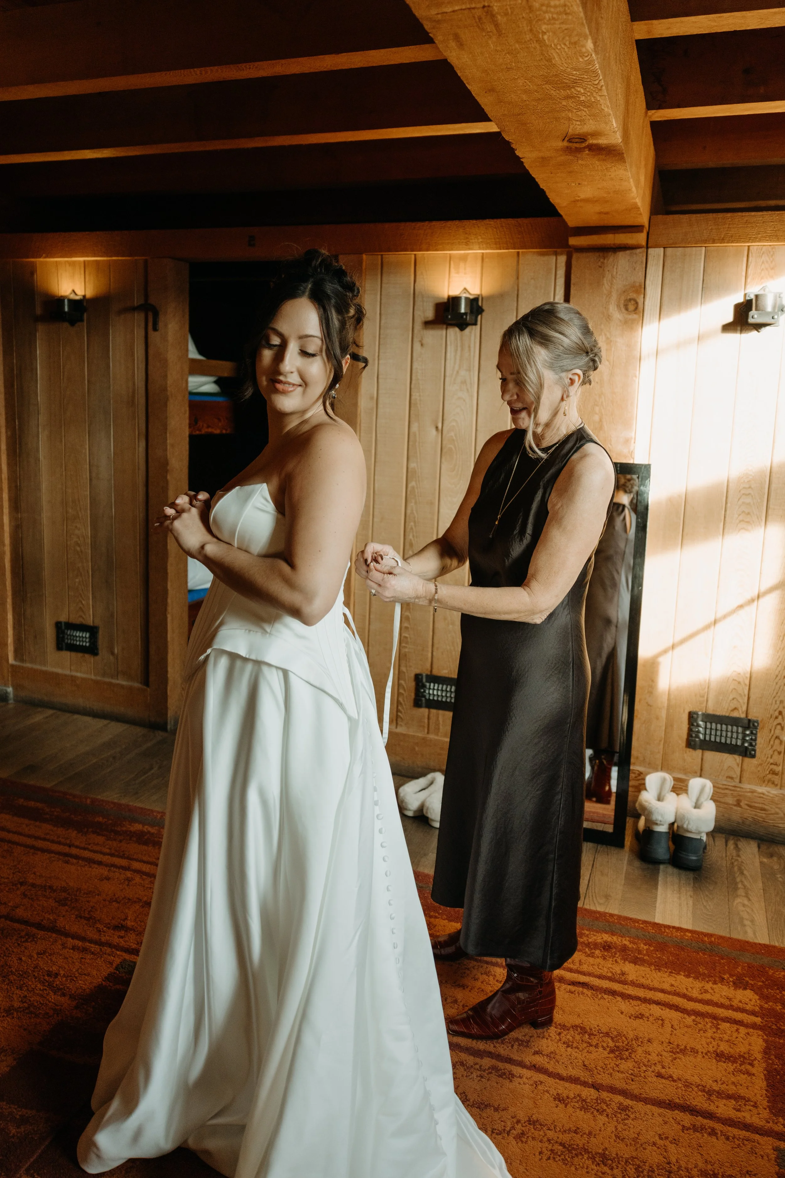 elena-popsecu-photo-mount-hood-timberline-silcox-hut-wedding-r+n-4771.jpg