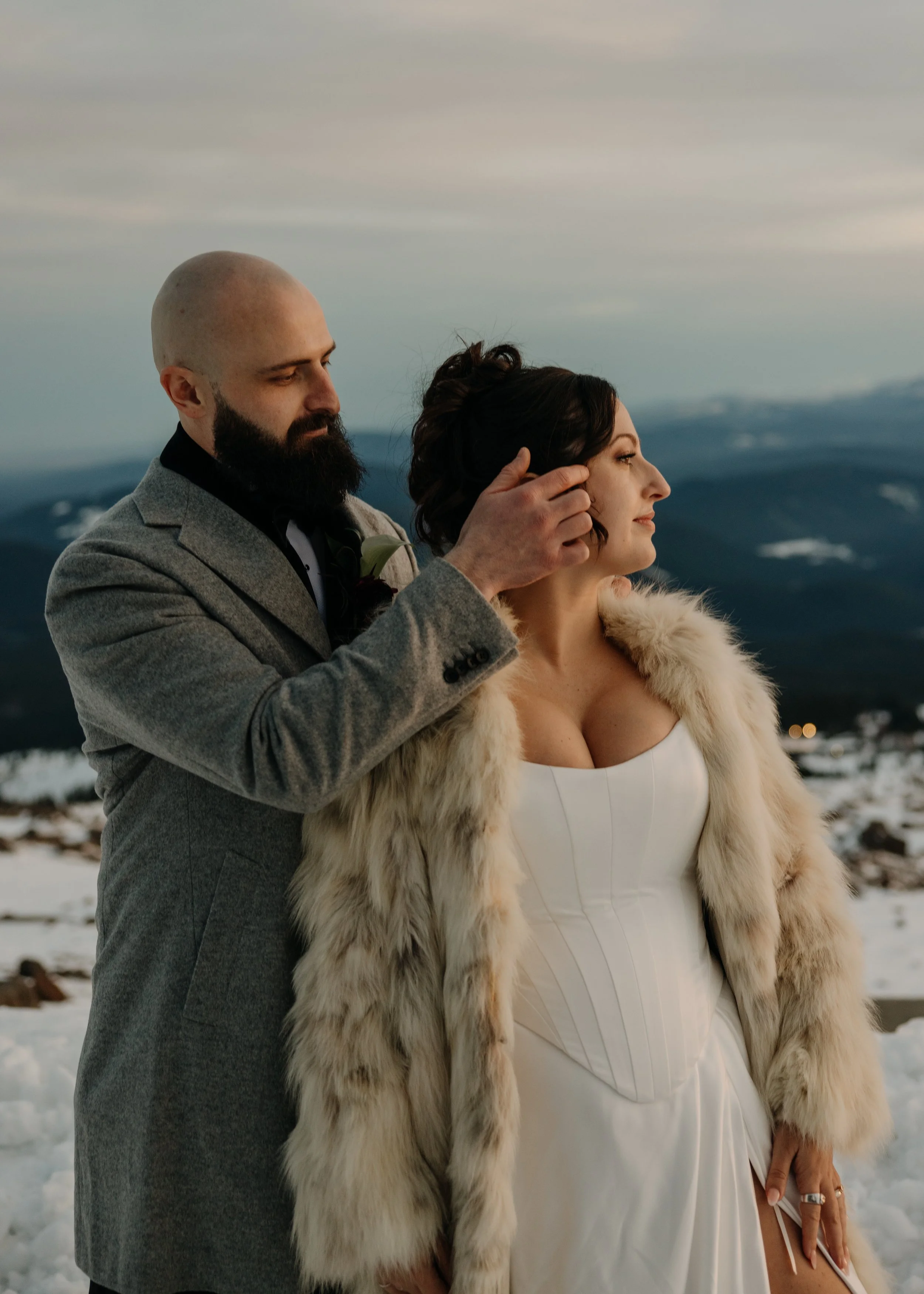 elena-popsecu-photo-mount-hood-timberline-silcox-hut-wedding-r+n-5865.jpg