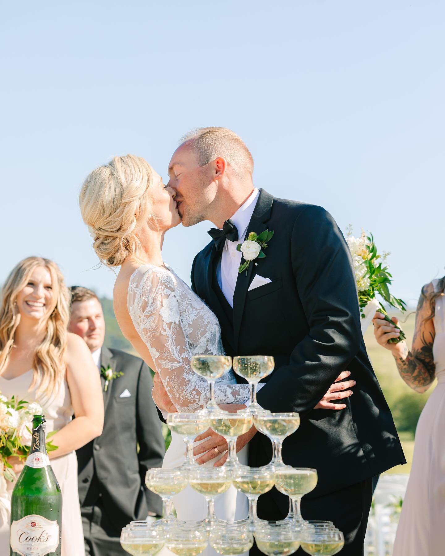 #TBT to a dreamy wedding in Ferndale, CA. 
.
.
#mcalderonphoto #ferndalewedding #ferndalecalifornia #atthebluffferndale #atthebluff #barnwedding #champagnetower #brides #weddingday #californiaweddingphotographer #napavalleyweddingphotographer #napawe