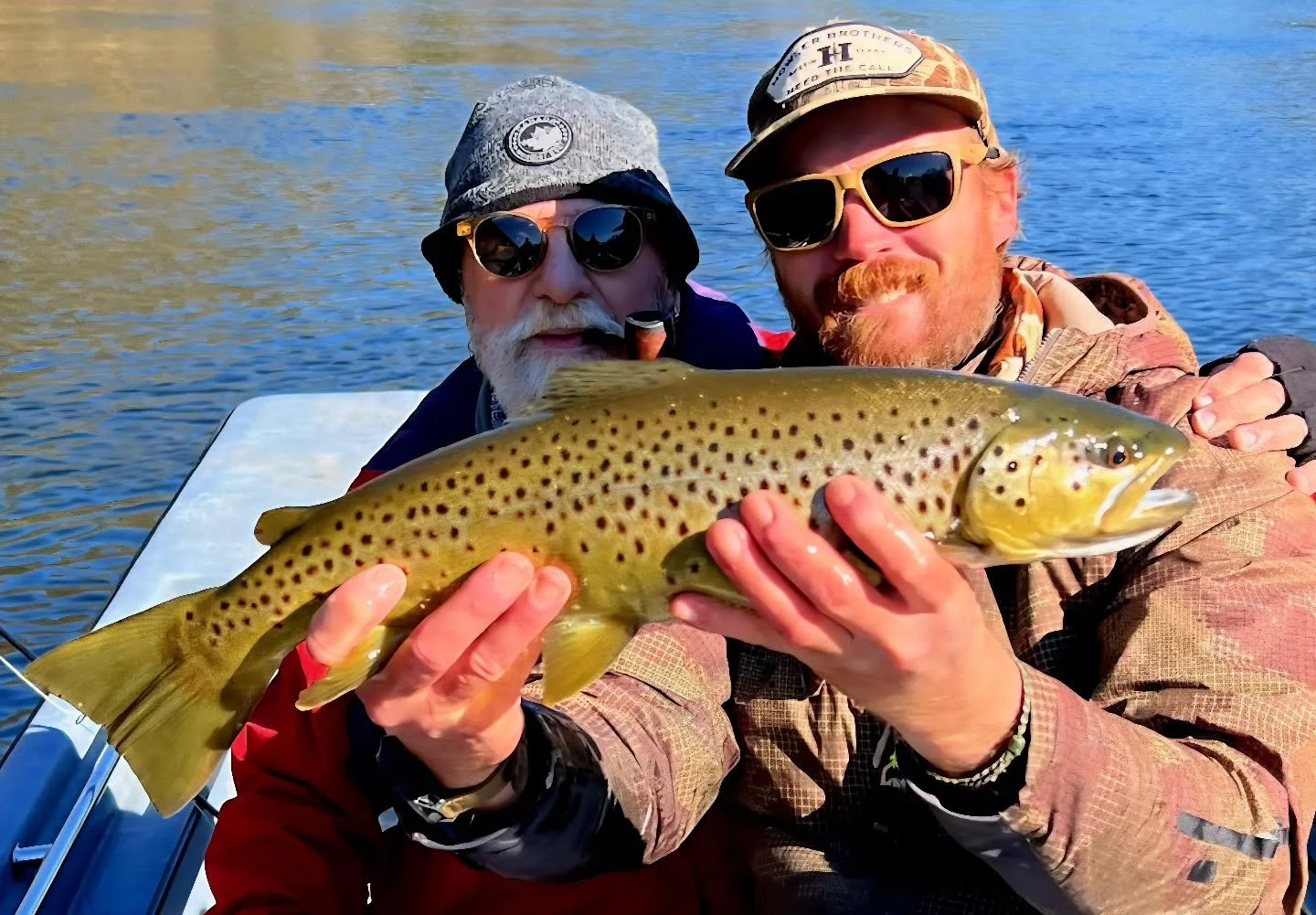 My friend and client @pbass12o3 with a beautiful Tennessee winter brown! I still have some dates available for next week and February. Let's go chase some fish!

#flyfishing #middletennessee #uppercumberland #browntrout #pipesmoke

@orvisflyfishing
@