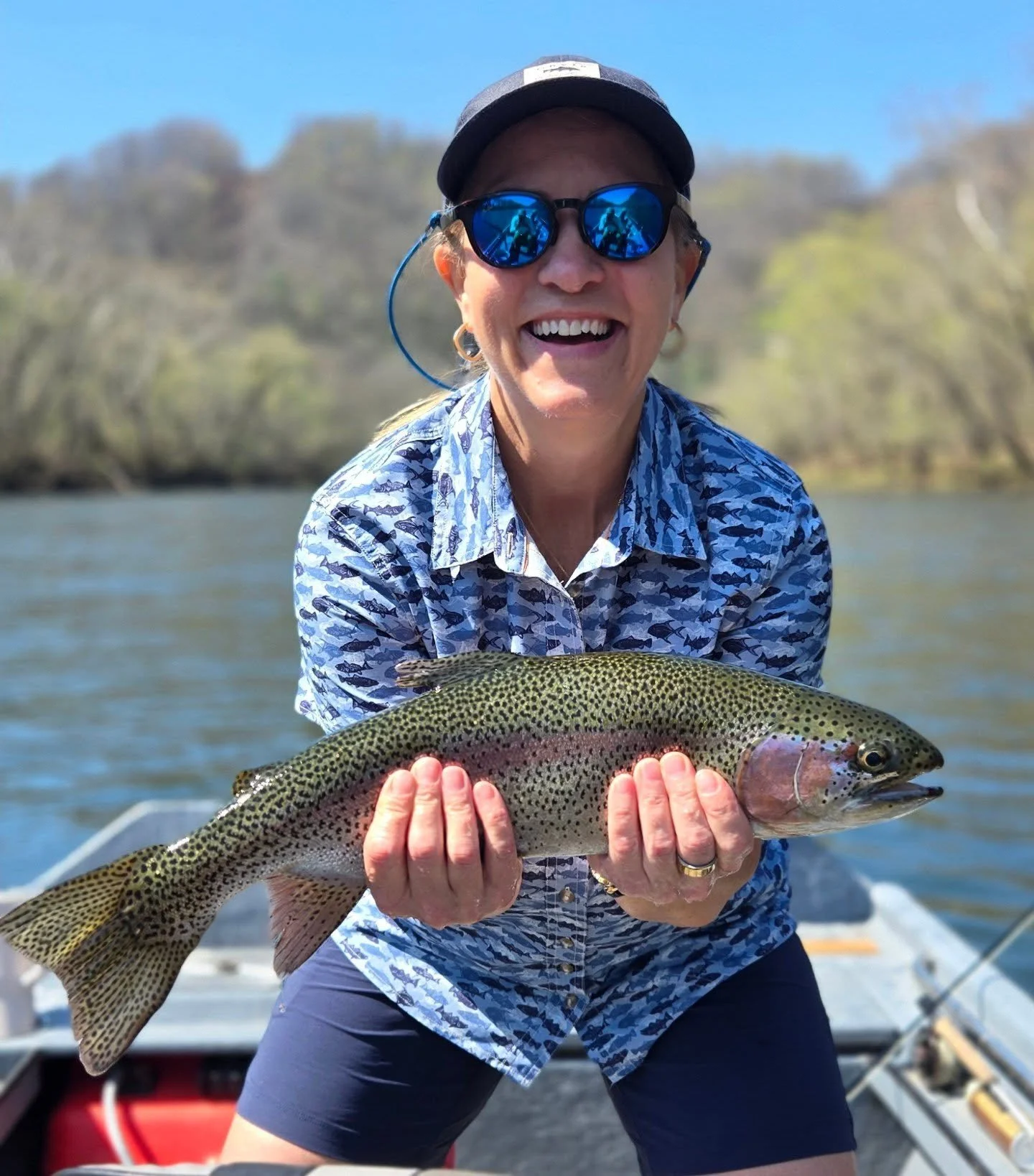 It was a blast taking Kim and Cindy out this past weekend! How about two rainbows over 20 inches!! Give me a shout for some weekday availability in April and May. The fish are biting!

#flyfishing #middletennessee #uppercumberland #nashville_tn #knox