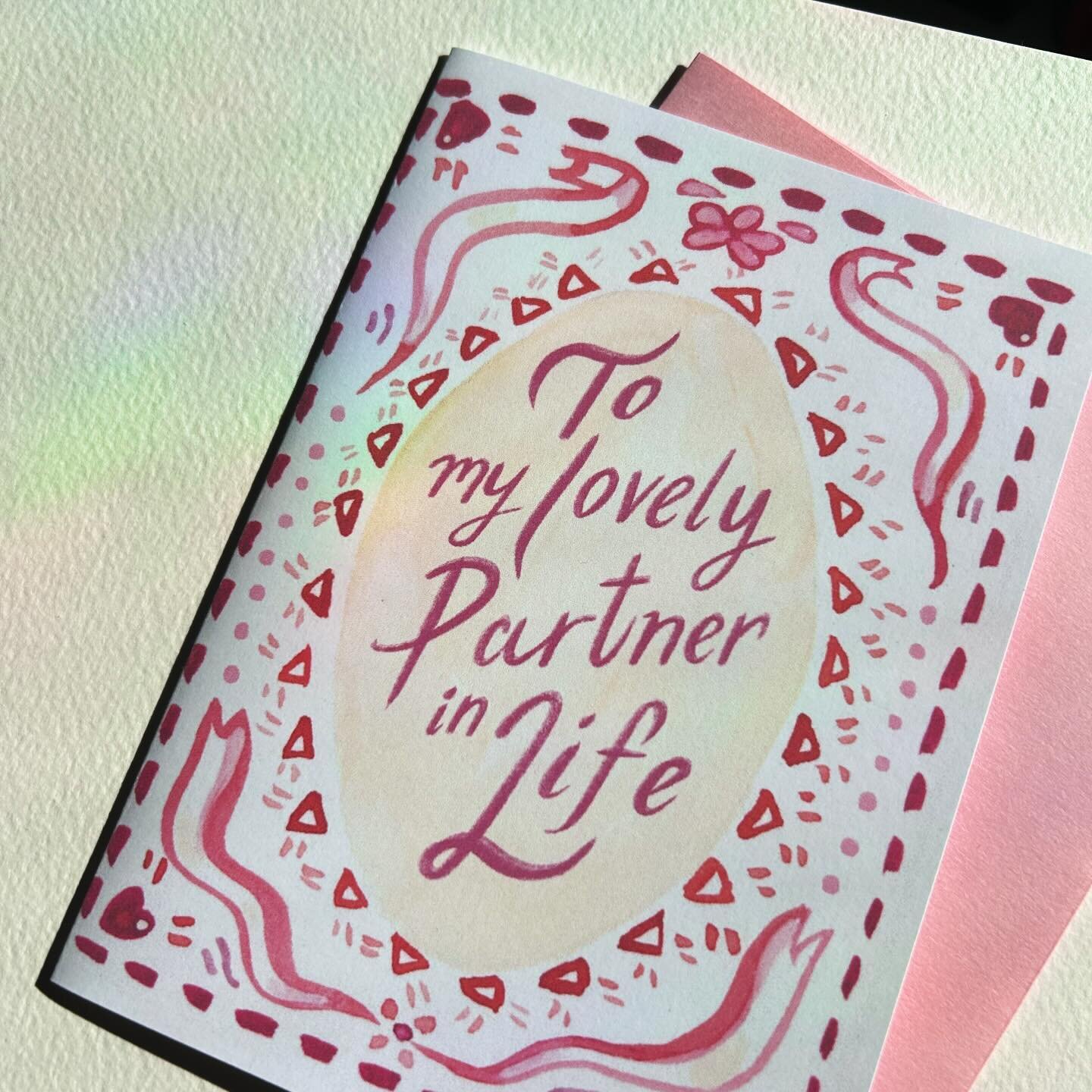 Another one of my valentines cards! I&rsquo;m doing a very limited print run of these. Also that is my hand lettering and I&rsquo;m very proud of it :3

#handlettering #stationery #stationerydesign #surfacedesign #valentinescards #vdaycards #illustra