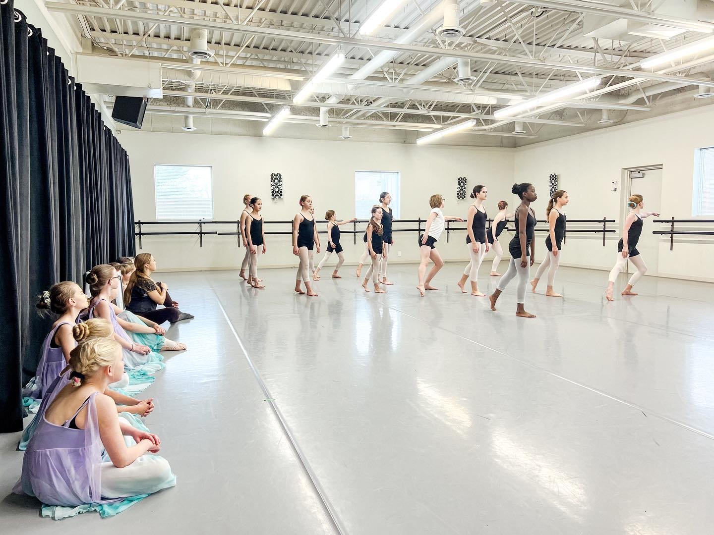 2 WEEKS TODAY 🤩

We are only 2 weeks  away from our 33rd Annual Year End Recital and Sessional Showcase! Our dancers are working hard on their class choreography, trying on costumes, and preparing to hit the stage! What an exciting time✨

🎟️ RECITA