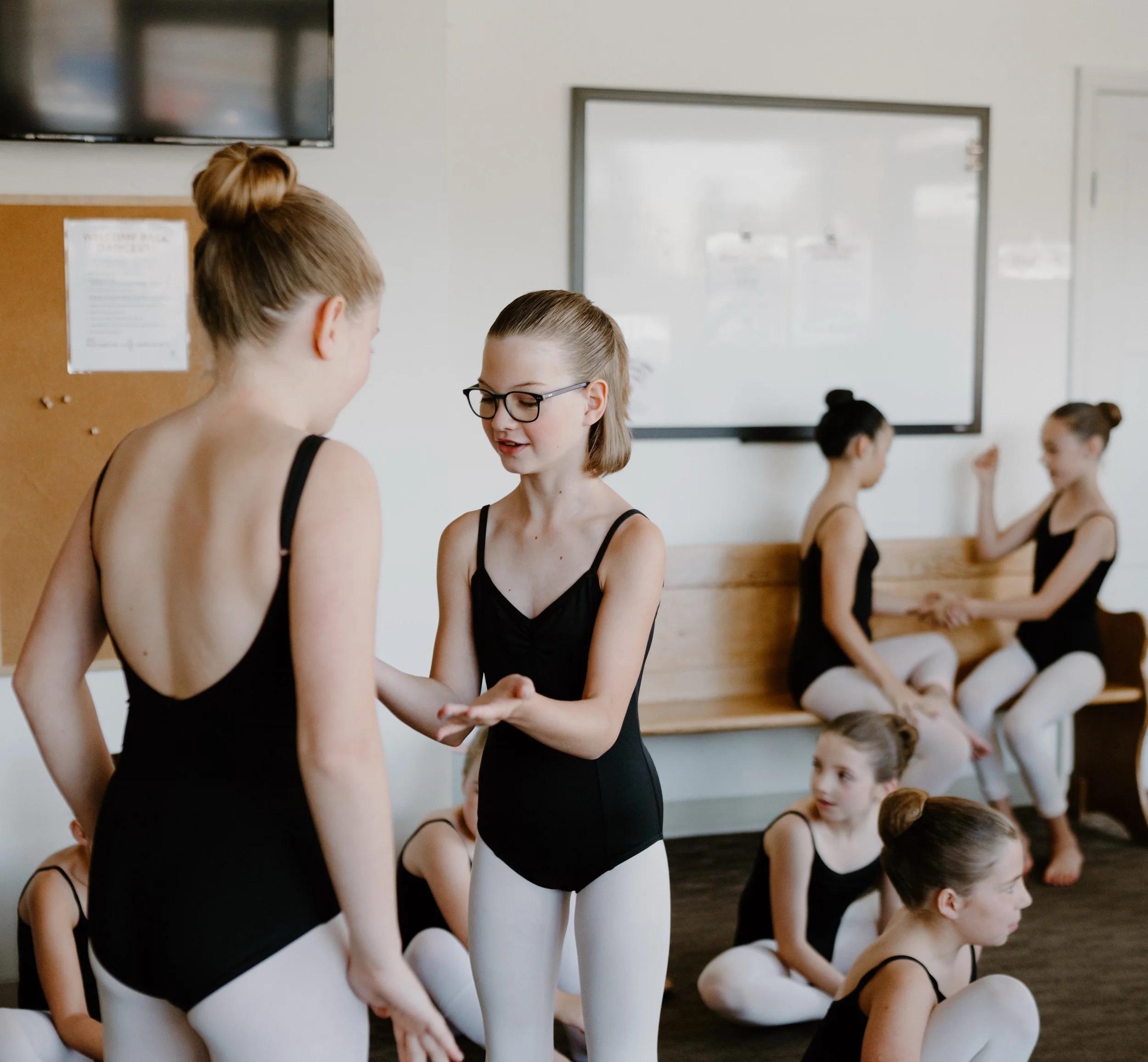 🎭 MUSICAL THEATRE | AGES 8+

Sing it. Act it. Dance it. ✨

Get ready to take the stage in this fun-filled class where dancers develop skills in all three areas of musical theatre!

✨ Singing ✨ Acting ✨ Dancing ✨ Performance skills ✨ Confidence + cre