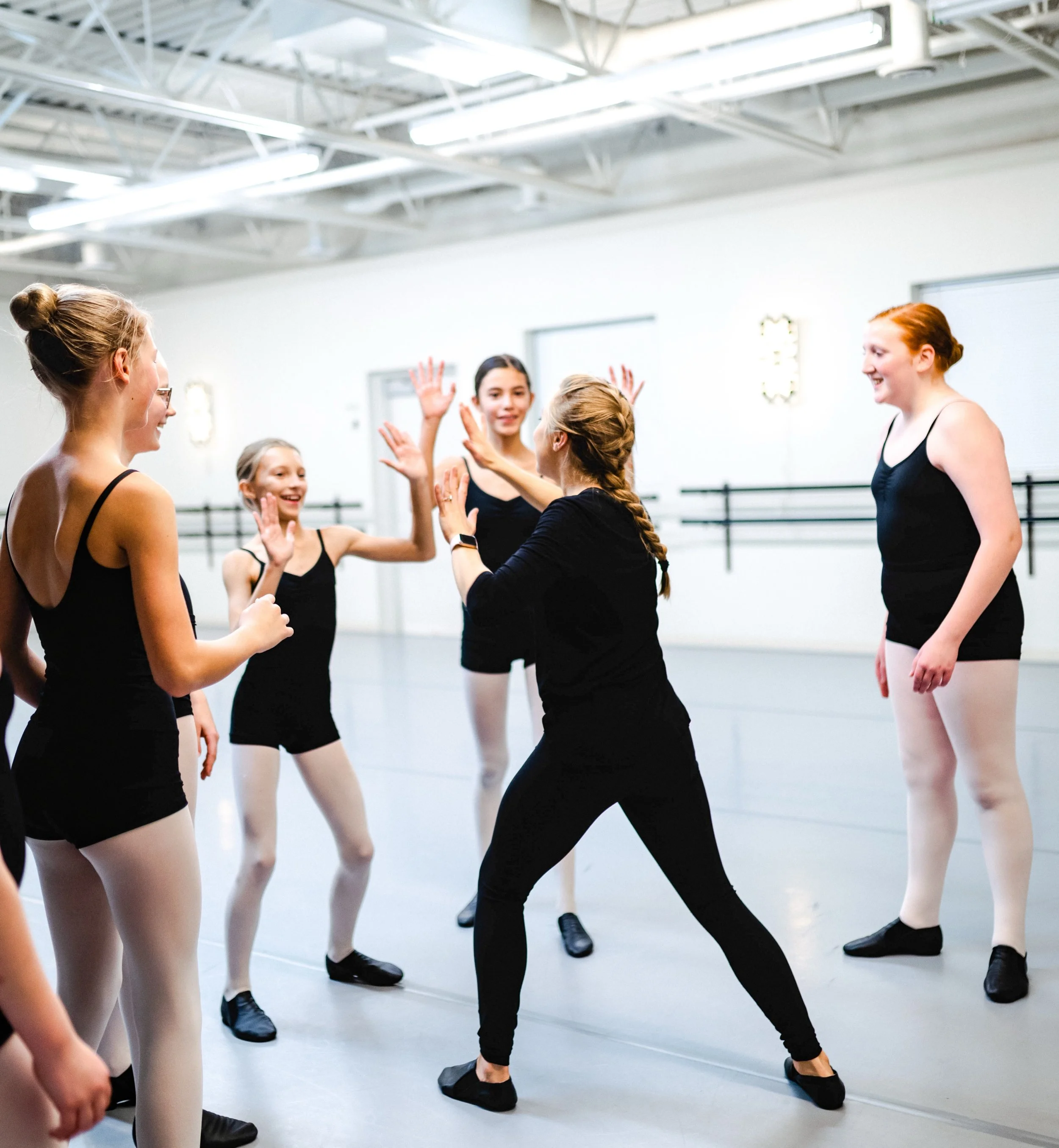 🩰 TEEN BALLET/CONTEMPORARY | AGES 14+

Think you&rsquo;re too old to start, or start again? Think again! 

This class is designed for teens who want to discover or rediscover dance, with an introduction to Ballet + Modern/Contemporary technique.

✨ 
