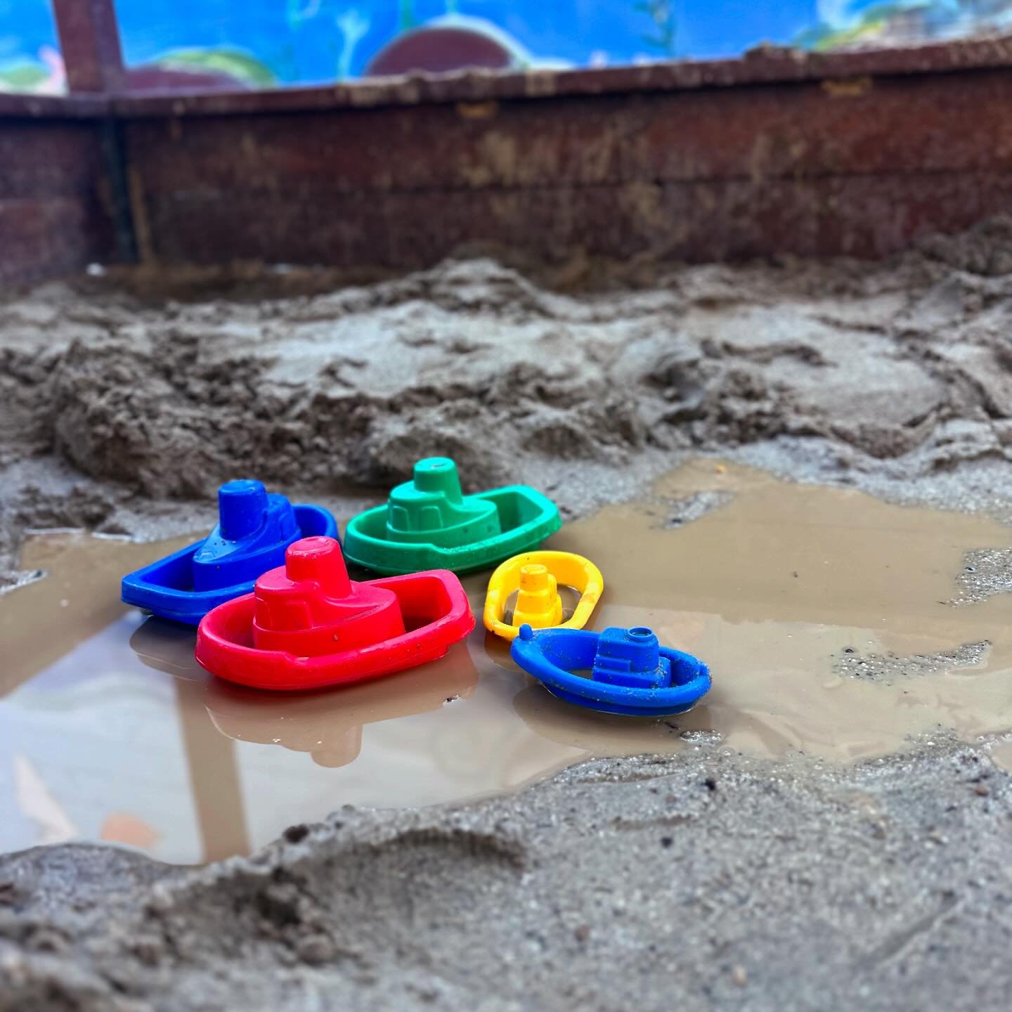 🏖️ Moments like these remind us that play *is* learning! 🚤 

Check out the boats floating in the sandbox&mdash;our kids aren&rsquo;t just having fun, they&rsquo;re diving into concepts like buoyancy, teamwork, and imagination! 

With each playful m