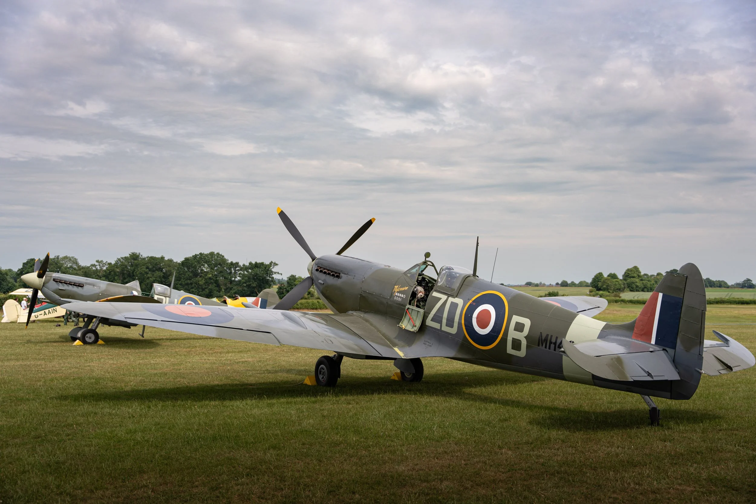 Spitfires MH434 &amp; AR501