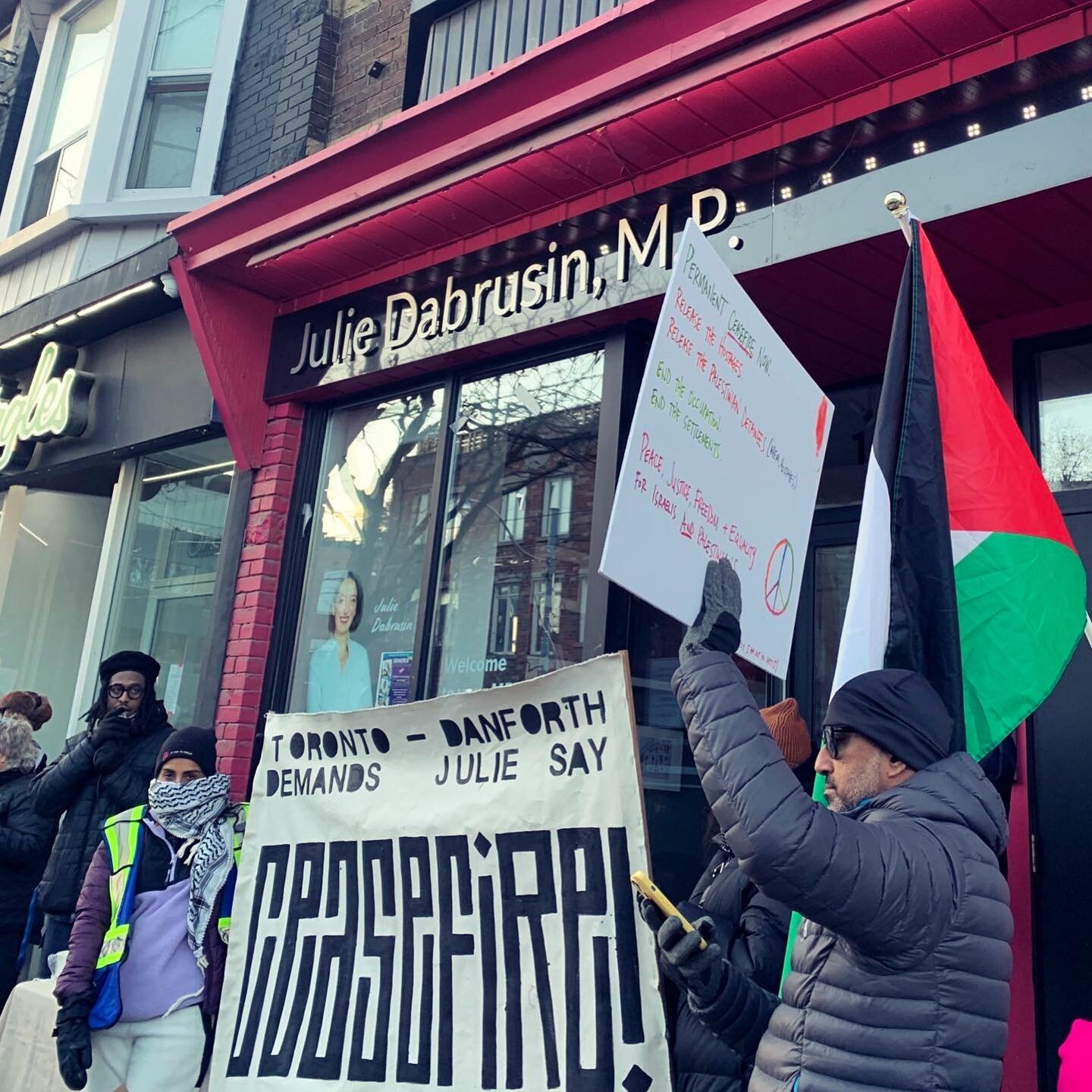 Toronto Danforth residents are organizing their neighbours to demand that their MP Julie Dabrusin call for an immediate and permanent ceasefire! 

Join in NOW on Queen St E, just east of Carlaw!