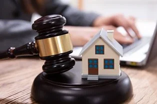Real Estate Showdown: Attorney or Realtor—What’s Right for Your Home?"