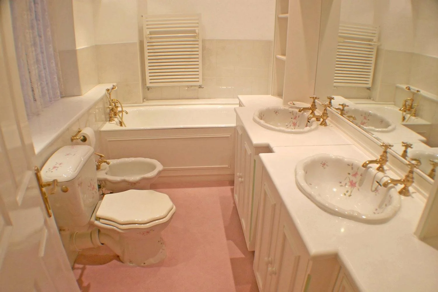 We Had Carpet in the Bathroom… and Thought It Was Normal 