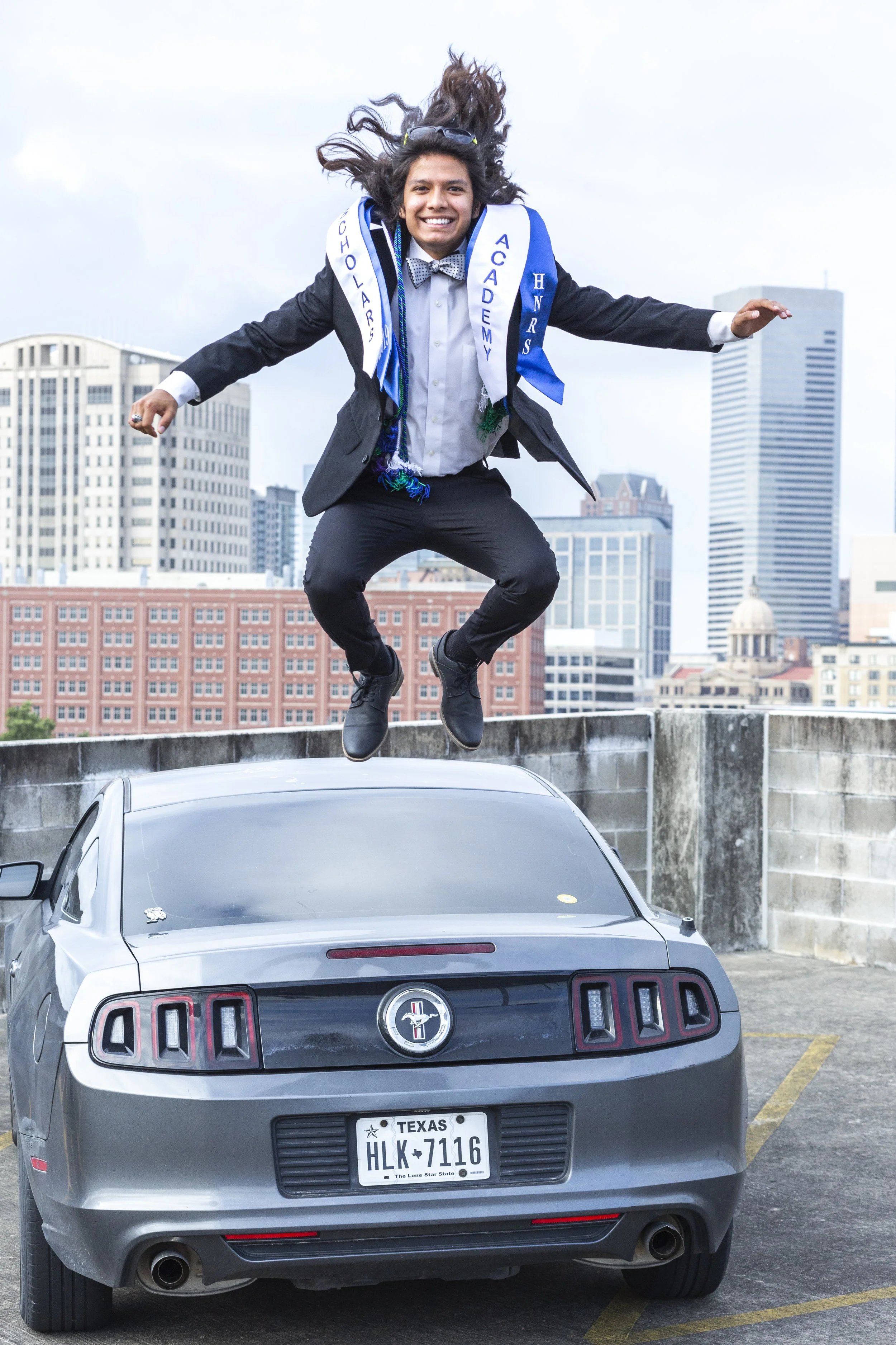 Julio UHD Grad Web (7).JPG