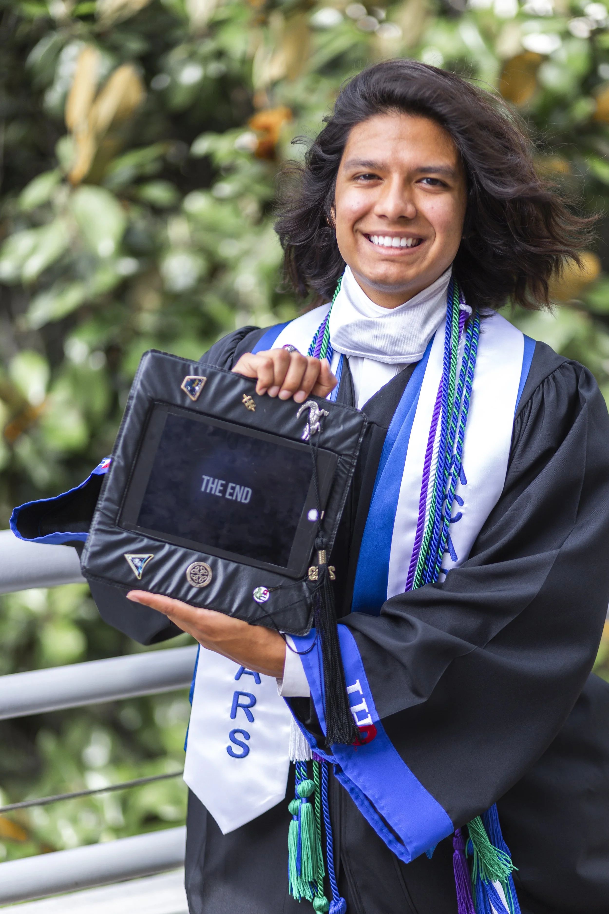 Julio UHD Grad Web (9).JPG