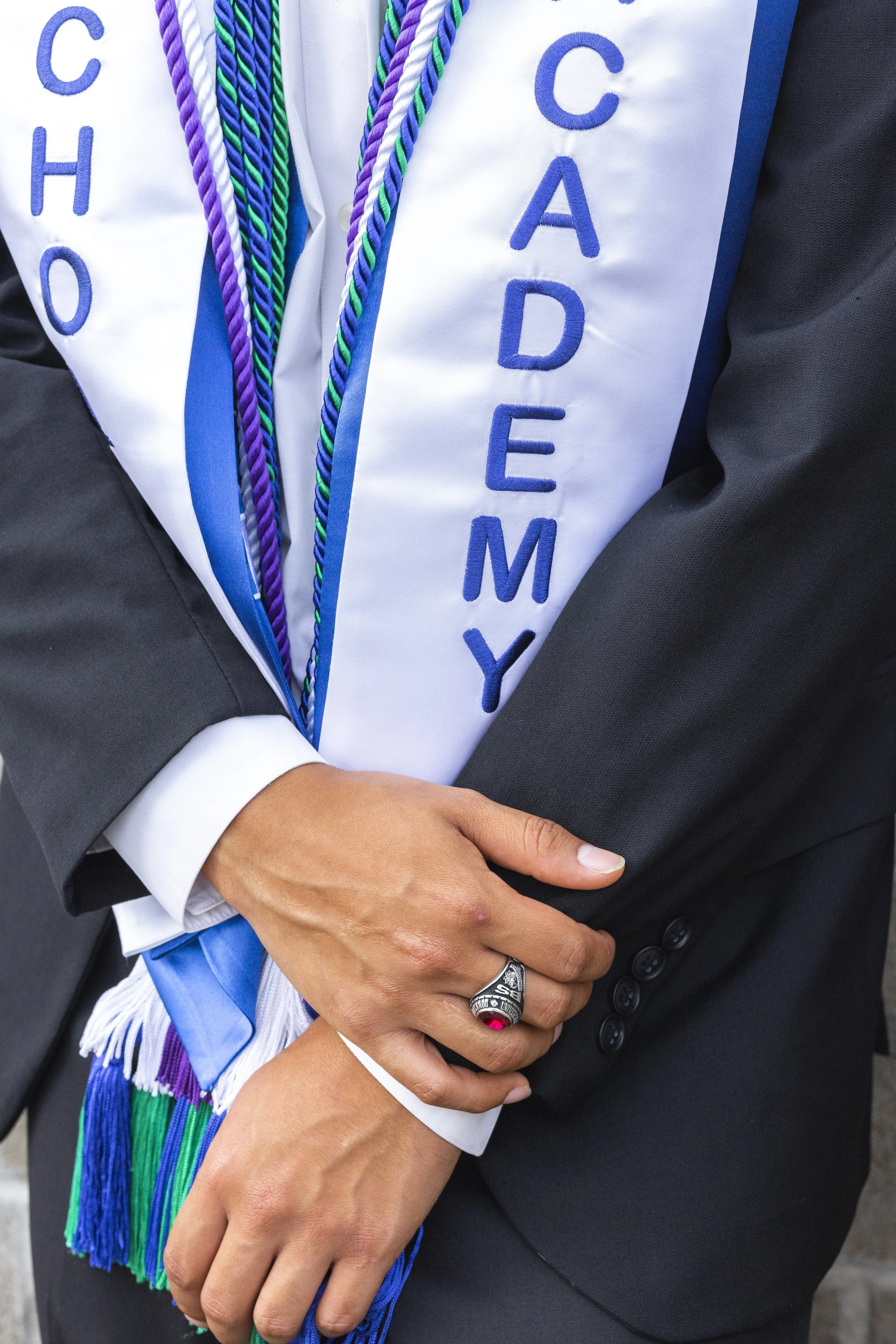 Julio UHD Grad Web (3).JPG