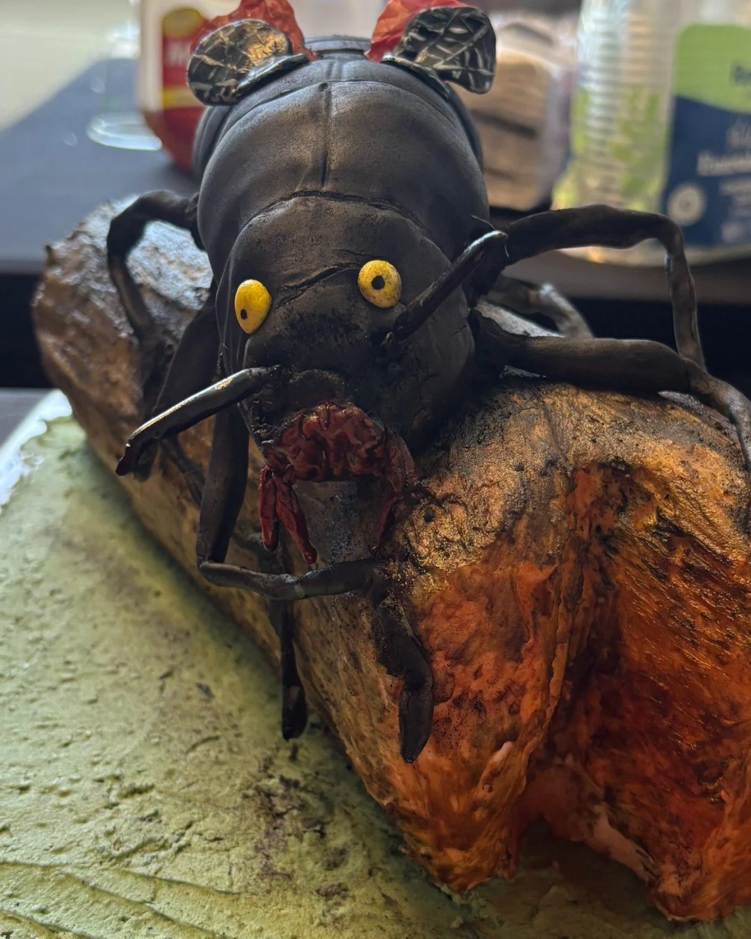 The details on this one are what make it 👏 What a creepy face...and that mouth! 

From the shape to the texture to the coloring, this walking stick cake was all about realism.

Edible&hellip; but just barely believable.

Would you touch it before kn
