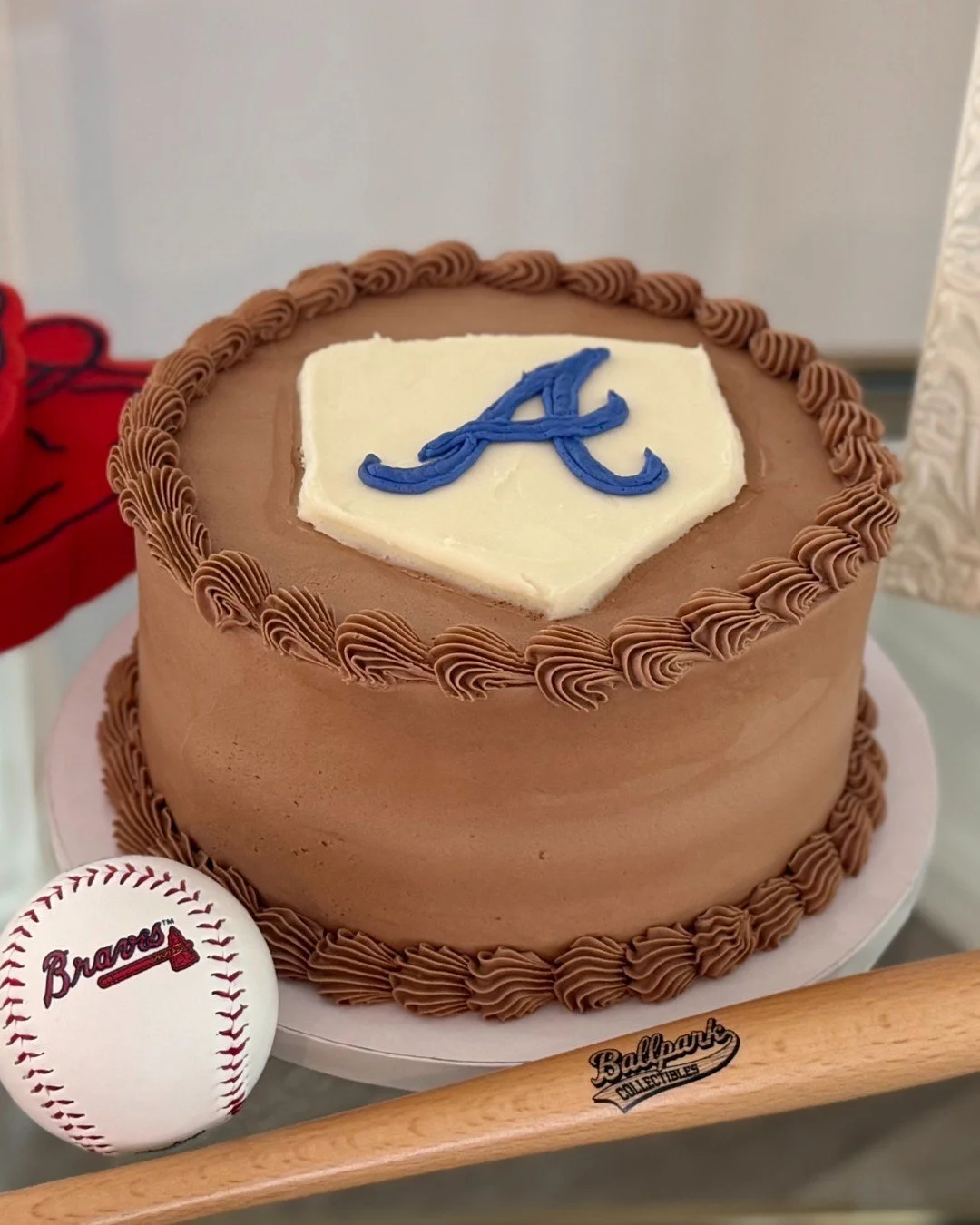 Simple design, strong statement ⚾

This Atlanta Braves groom's cake kept it clean while still showing off personality.

Sometimes less really is more. And the flavors? Marble cake with chocolate buttercream frosting!

Who's your team?

#bravescake #g