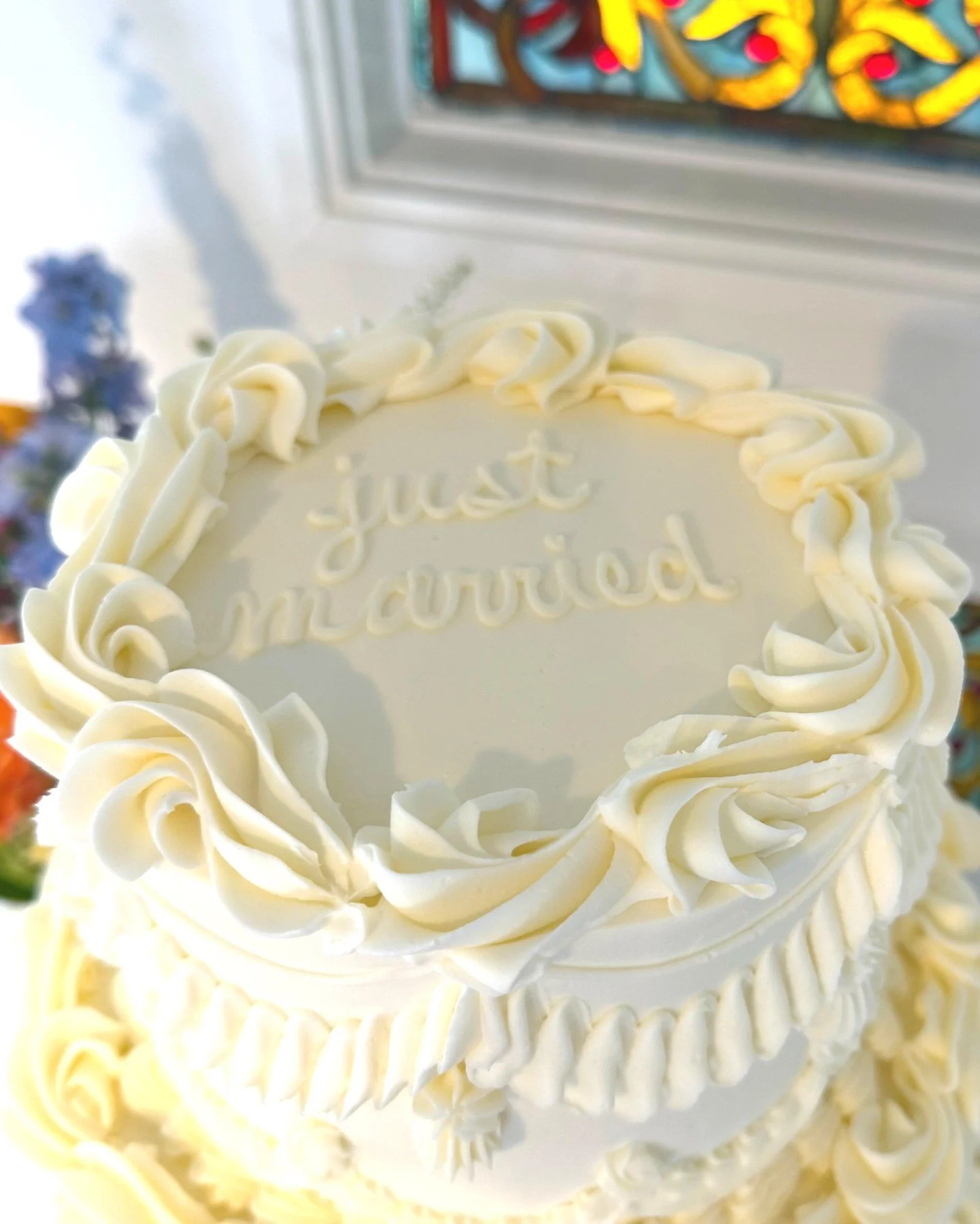 Just married 🤍

This vintage-style cake is all about soft piping, classic detail, and that romantic, just-married feeling.

These designs have such a timeless look&hellip; and they photograph beautifully.

✨ Atlanta wedding cakes by Artful Cakery by