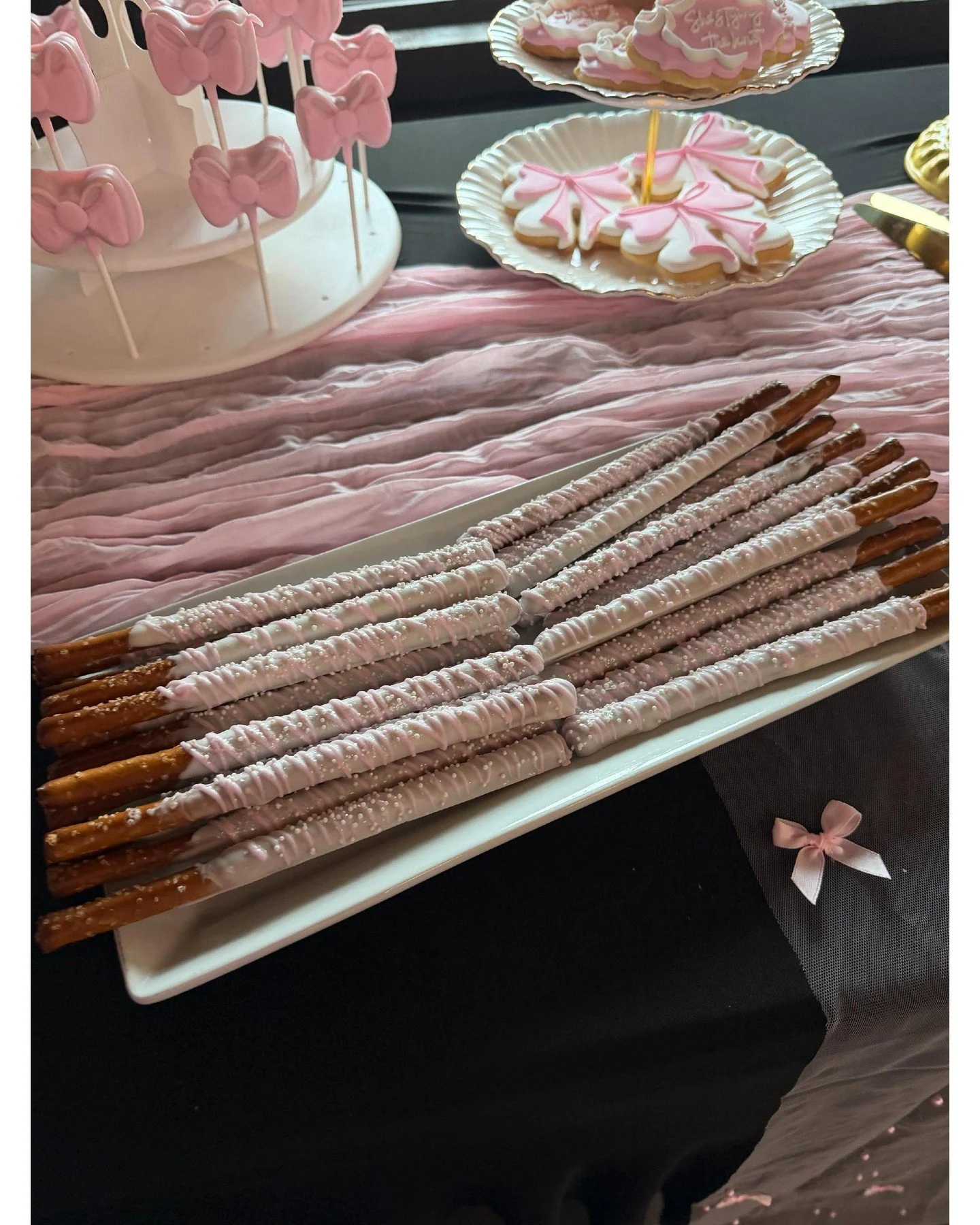 ✨ She's Tying the Knot ✨

Sunday's bridal shower dessert table was filled with sweet pink details, delicate bows, and plenty of treats for guests to enjoy.

This custom dessert collection included:
🎀 Strawberry lemonade dessert shooters
🎀 Strawberr