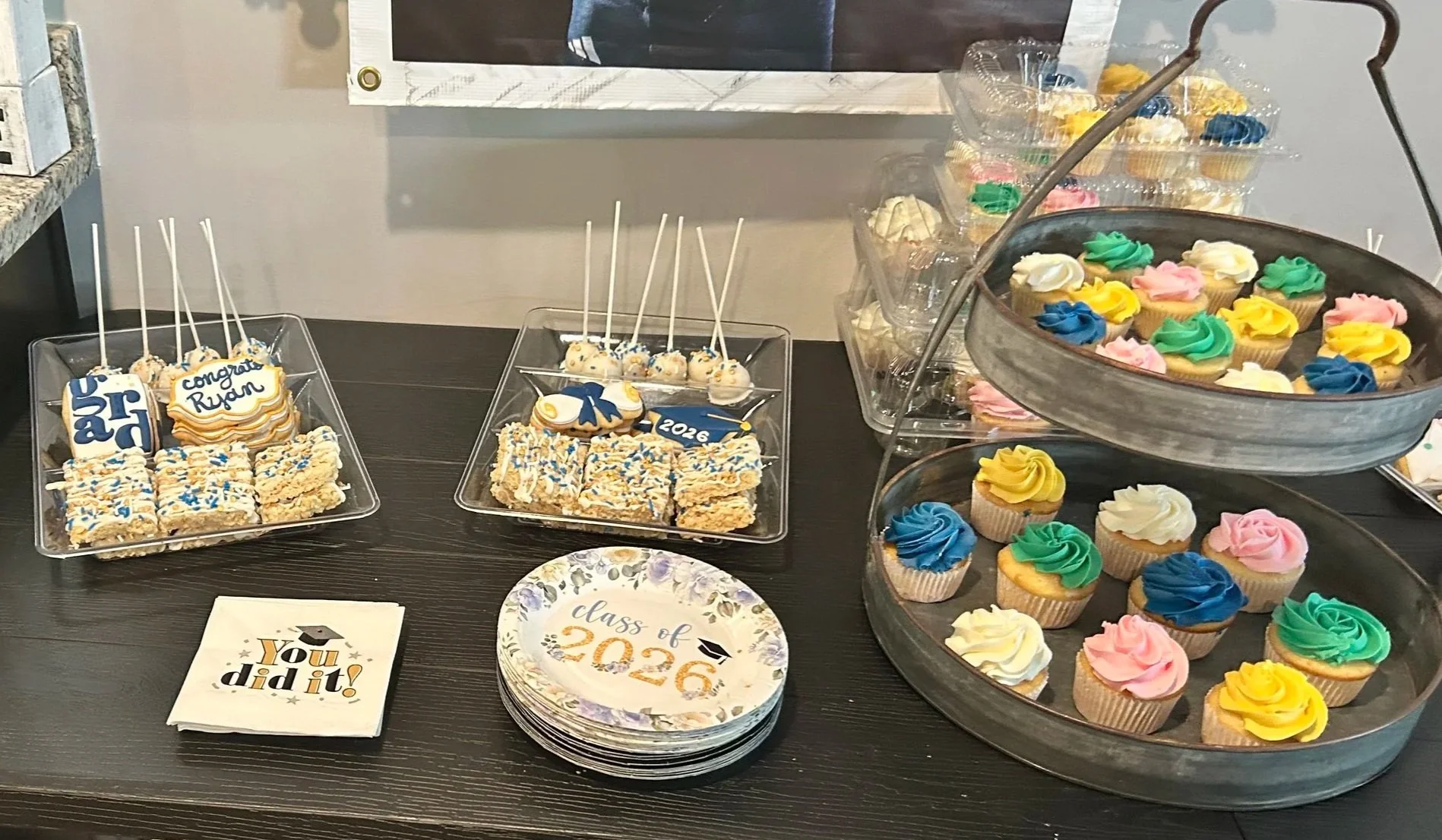 High-school-gradu-party-dessert-table.jpg