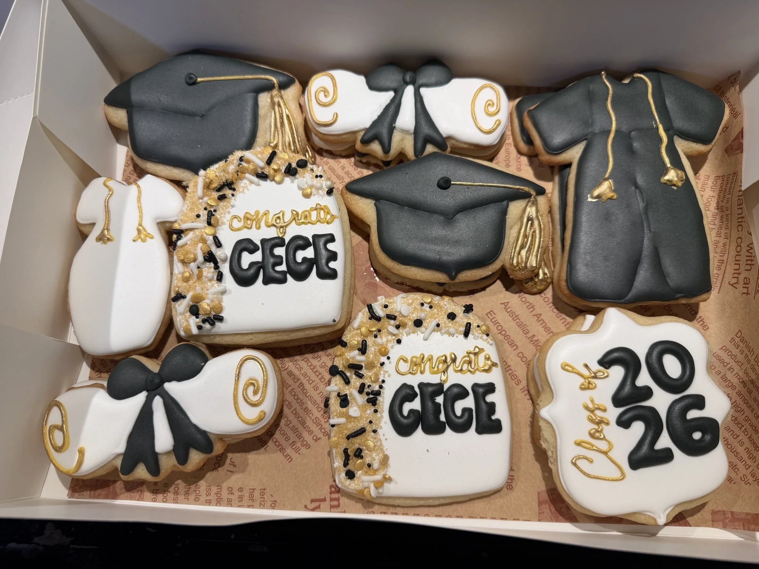 black and gold graduation cookies