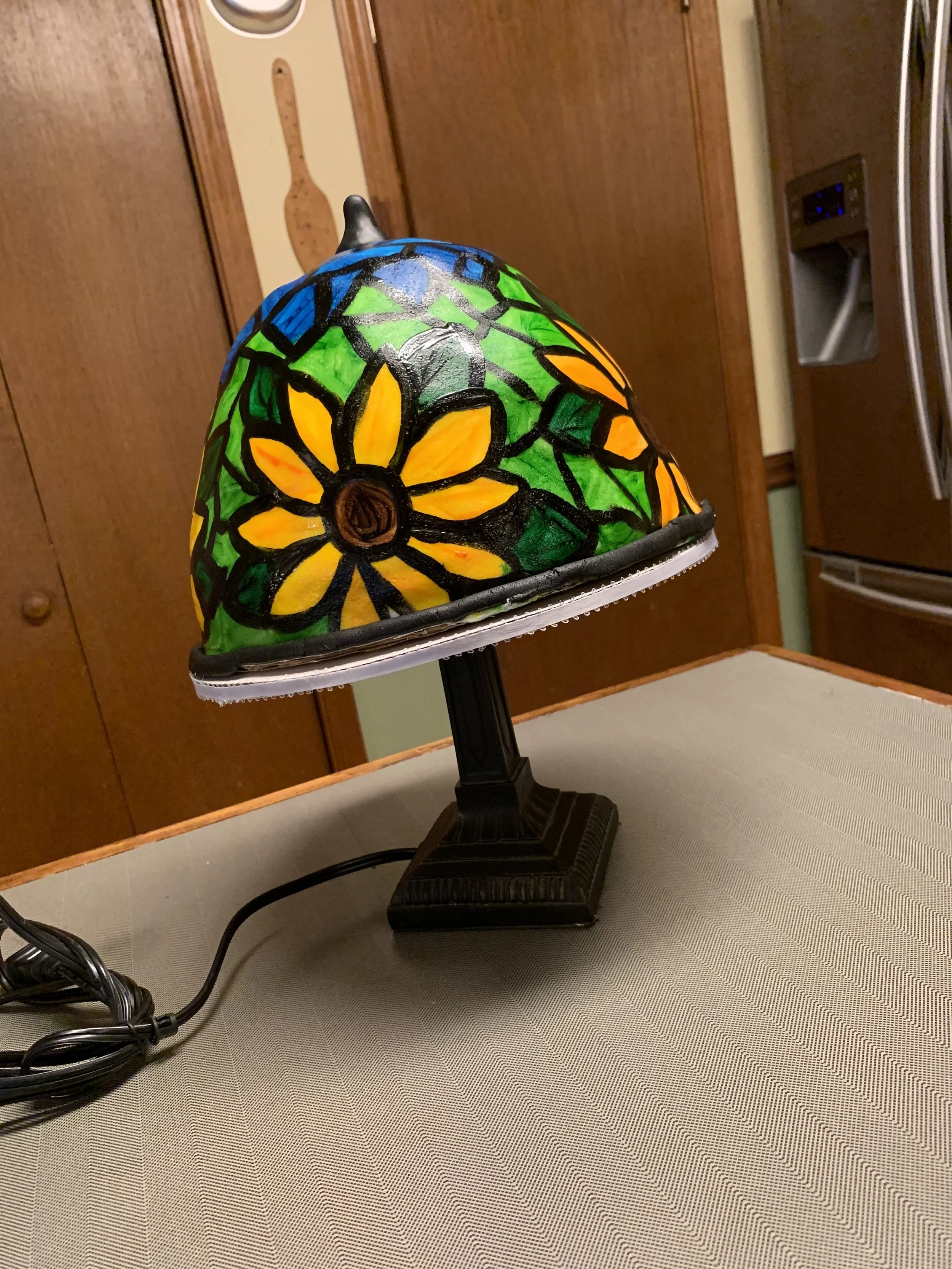 Decorative Tiffany-style stained glass lamp cake.