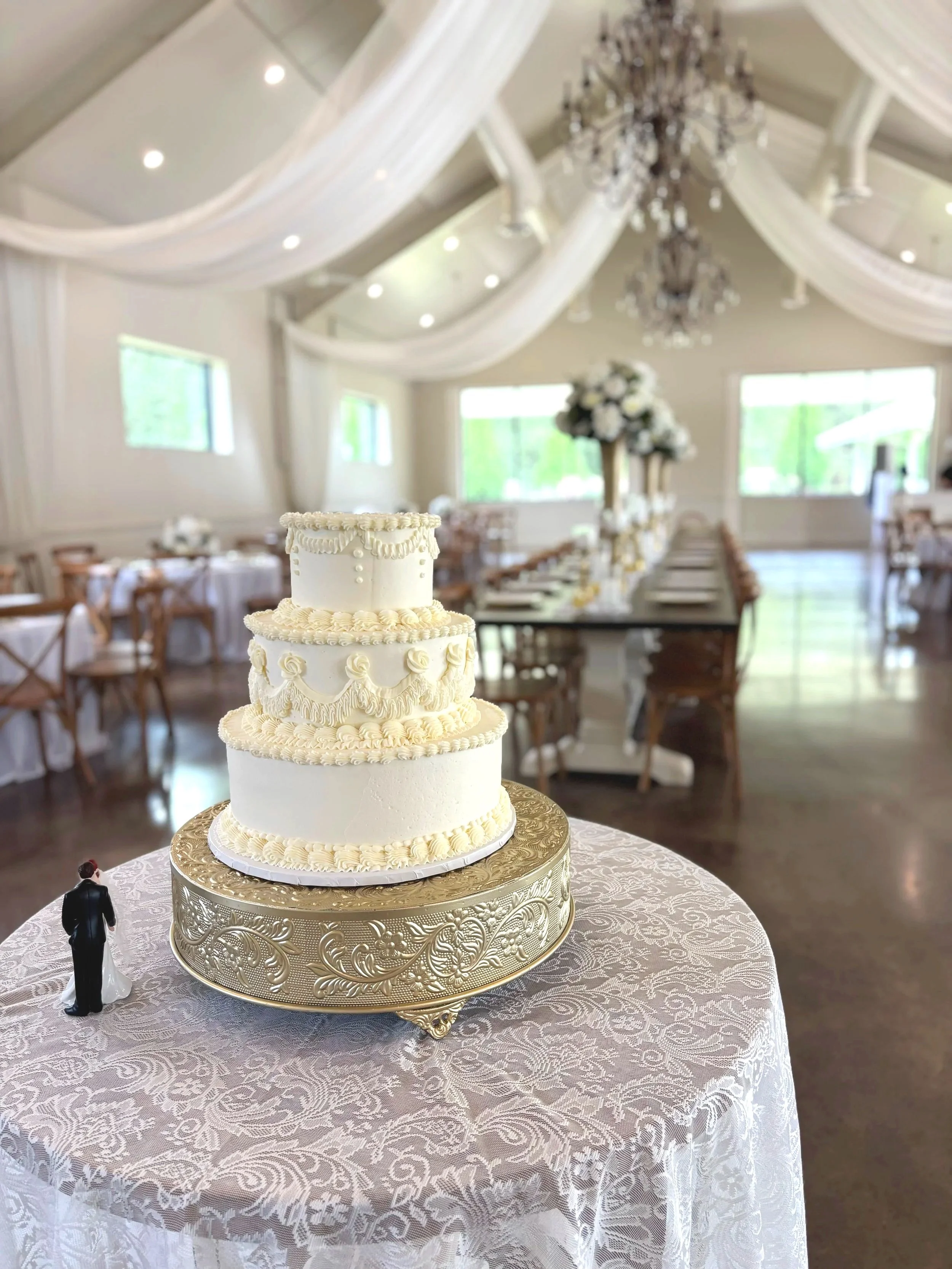 luxury-elegant-vintage-wedding-cake-Artful-Cakery-by-Julie-The-Grand-Greystone-Estate.jpg