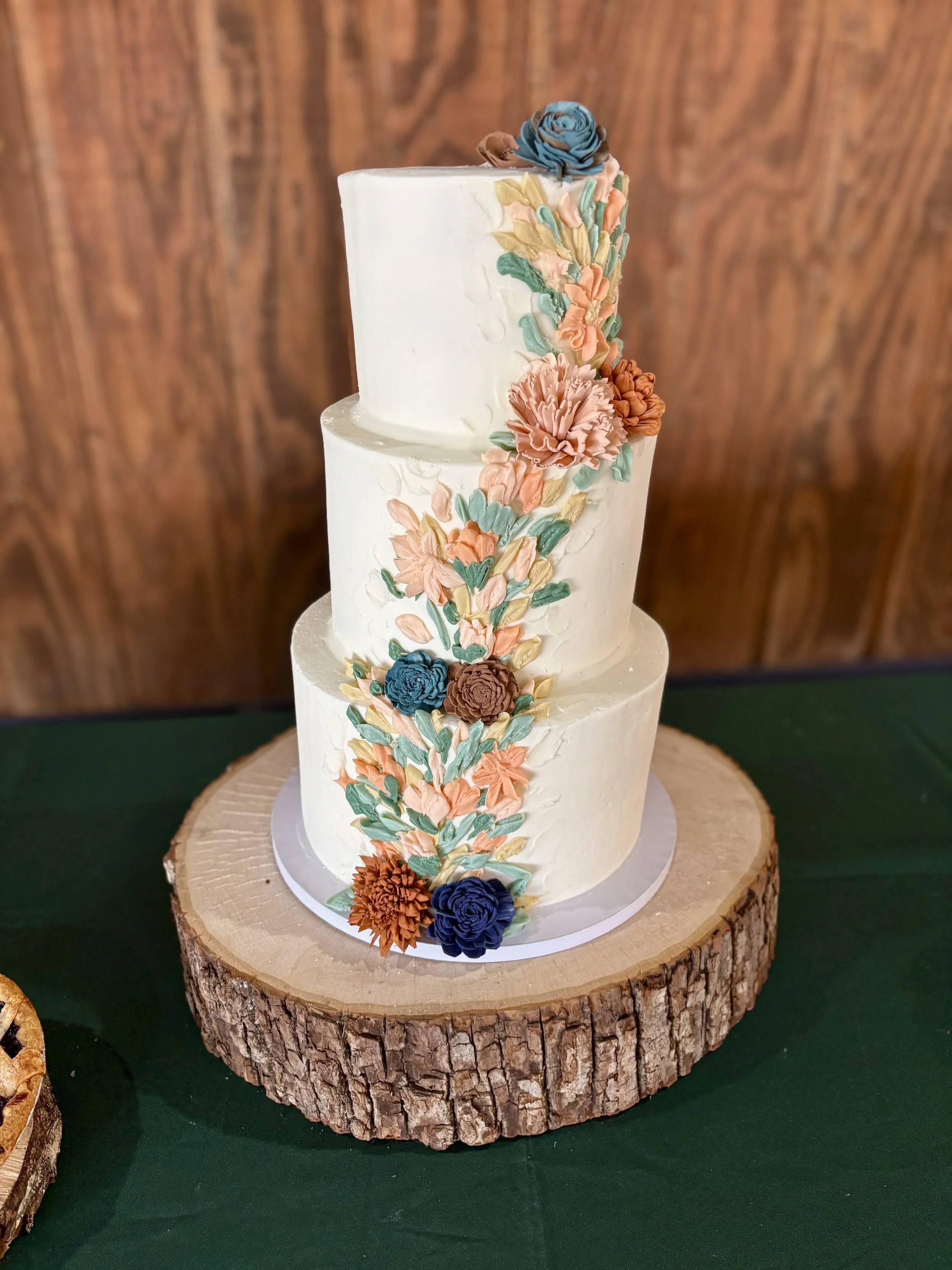 palette-knife-floral-buttercream-wedding-cake.jpeg