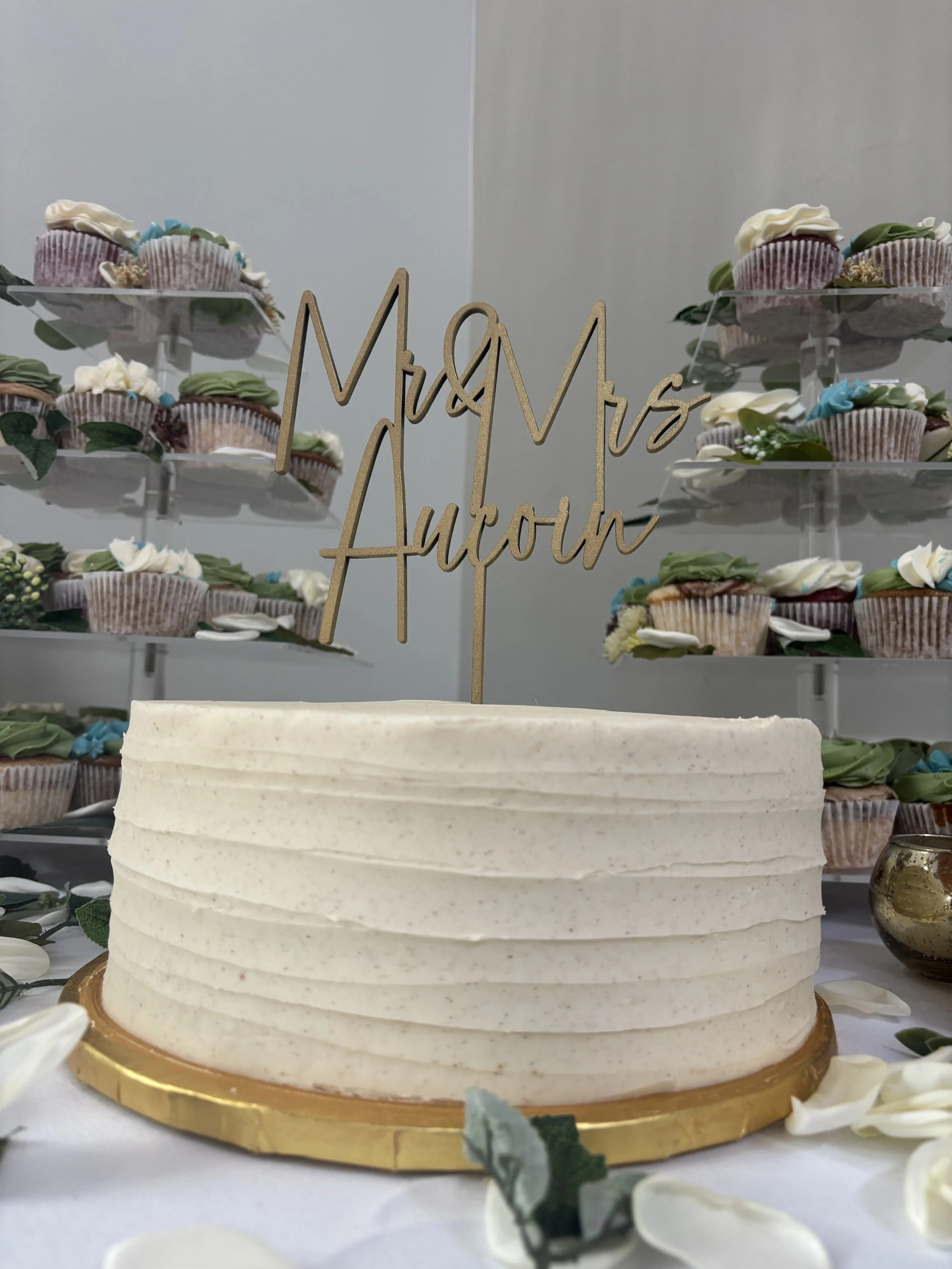 juliette-chapel-wedding-cutting-cake-cupcake-display.jpg.jpeg