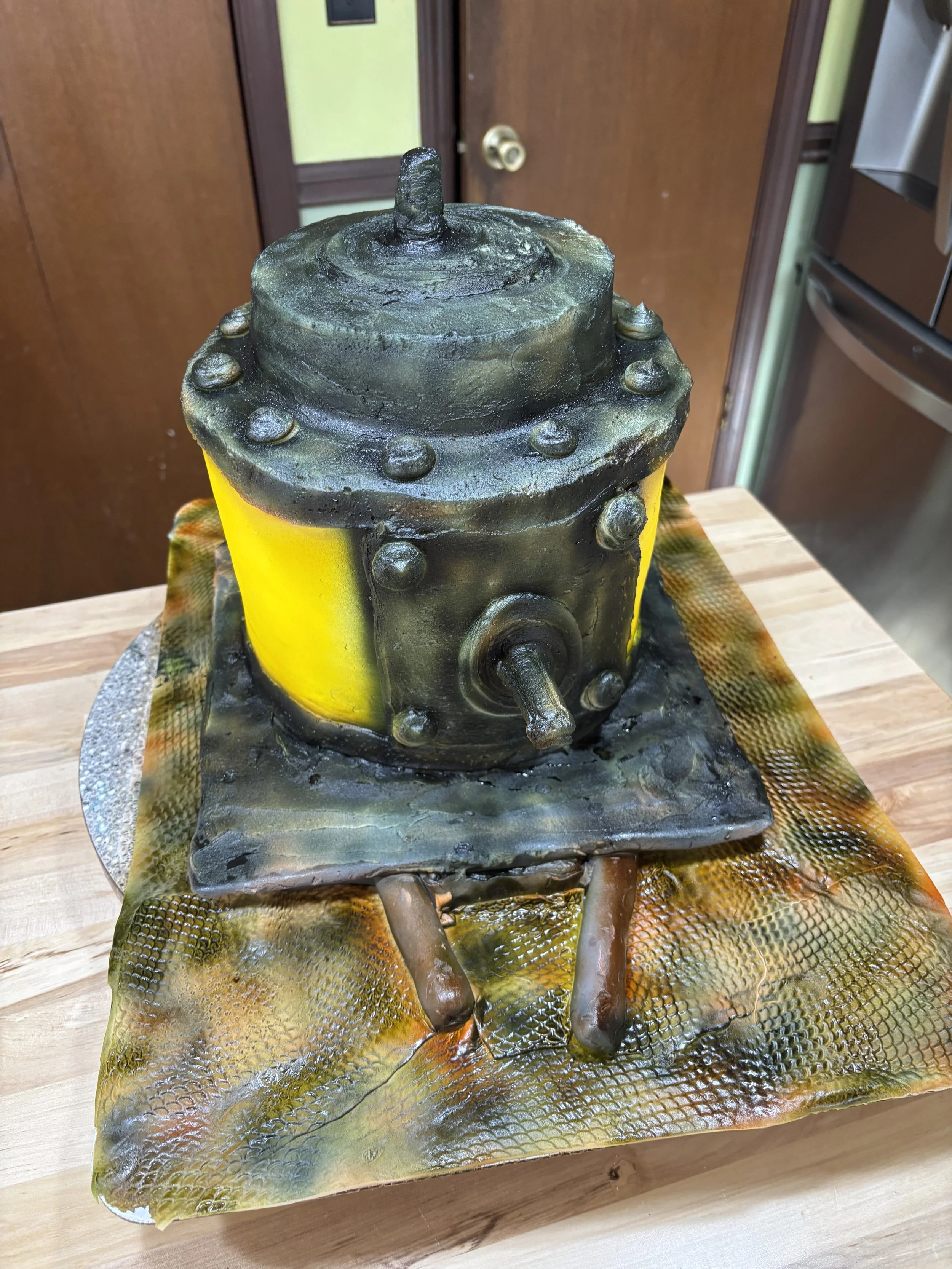 Industrial gearbox cake designed for a mechanical engineering or drilling company celebration.