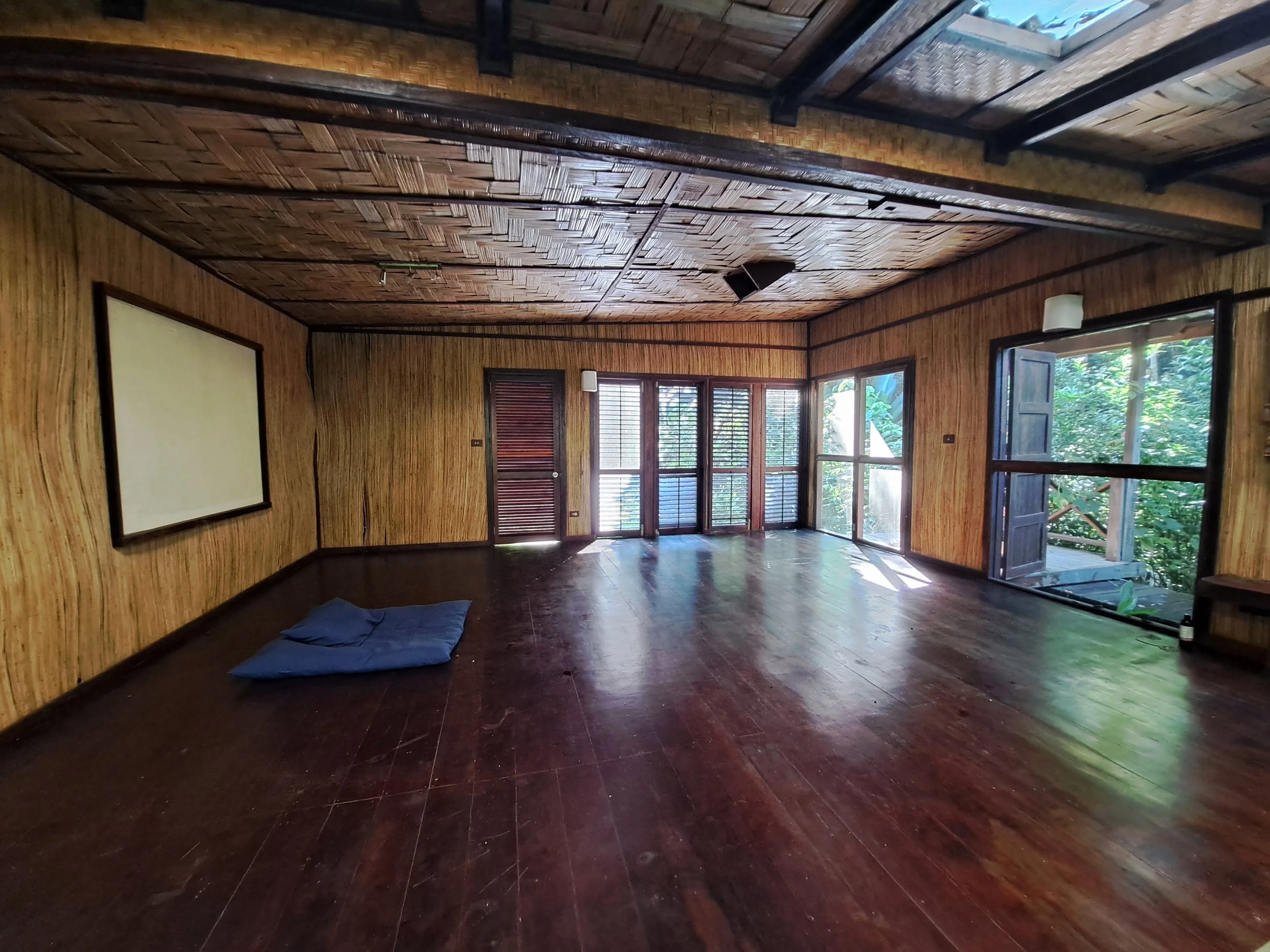 meditation hall in vanuatu retreat center