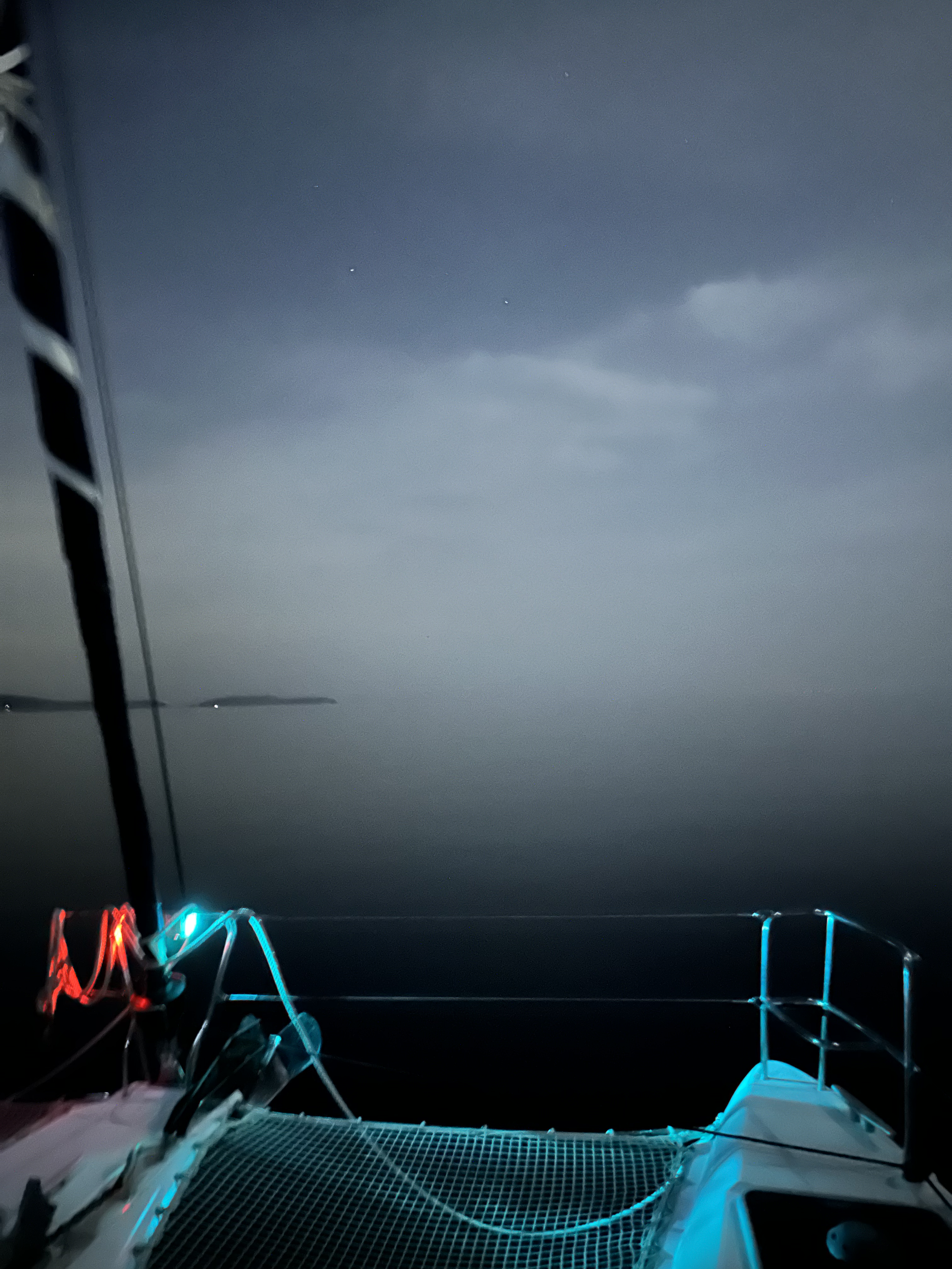 A full week packed to the brim with docking maneuvers making use of the two engines, sailing and passage making including night navigation.