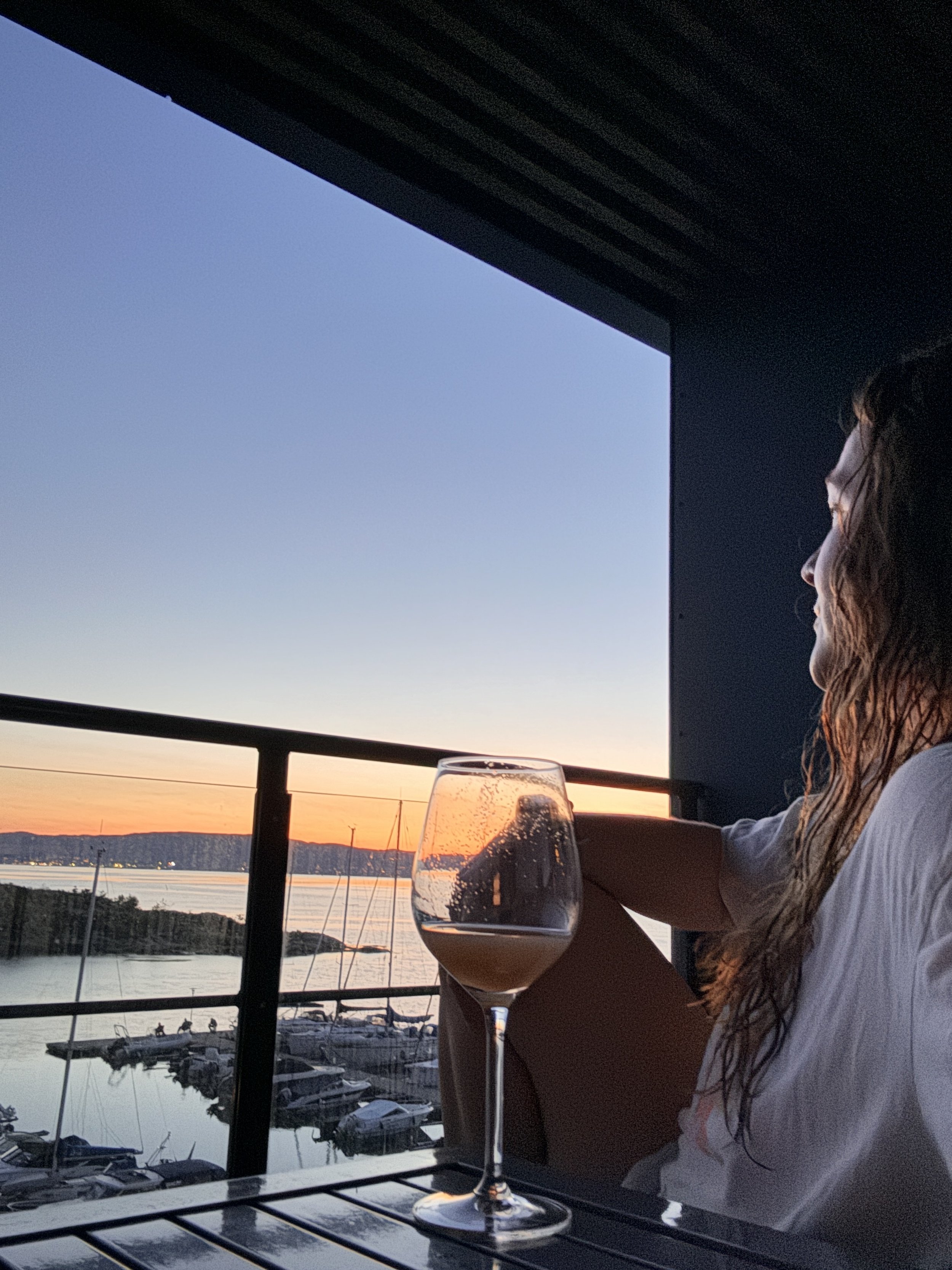og juice i solnedgang.