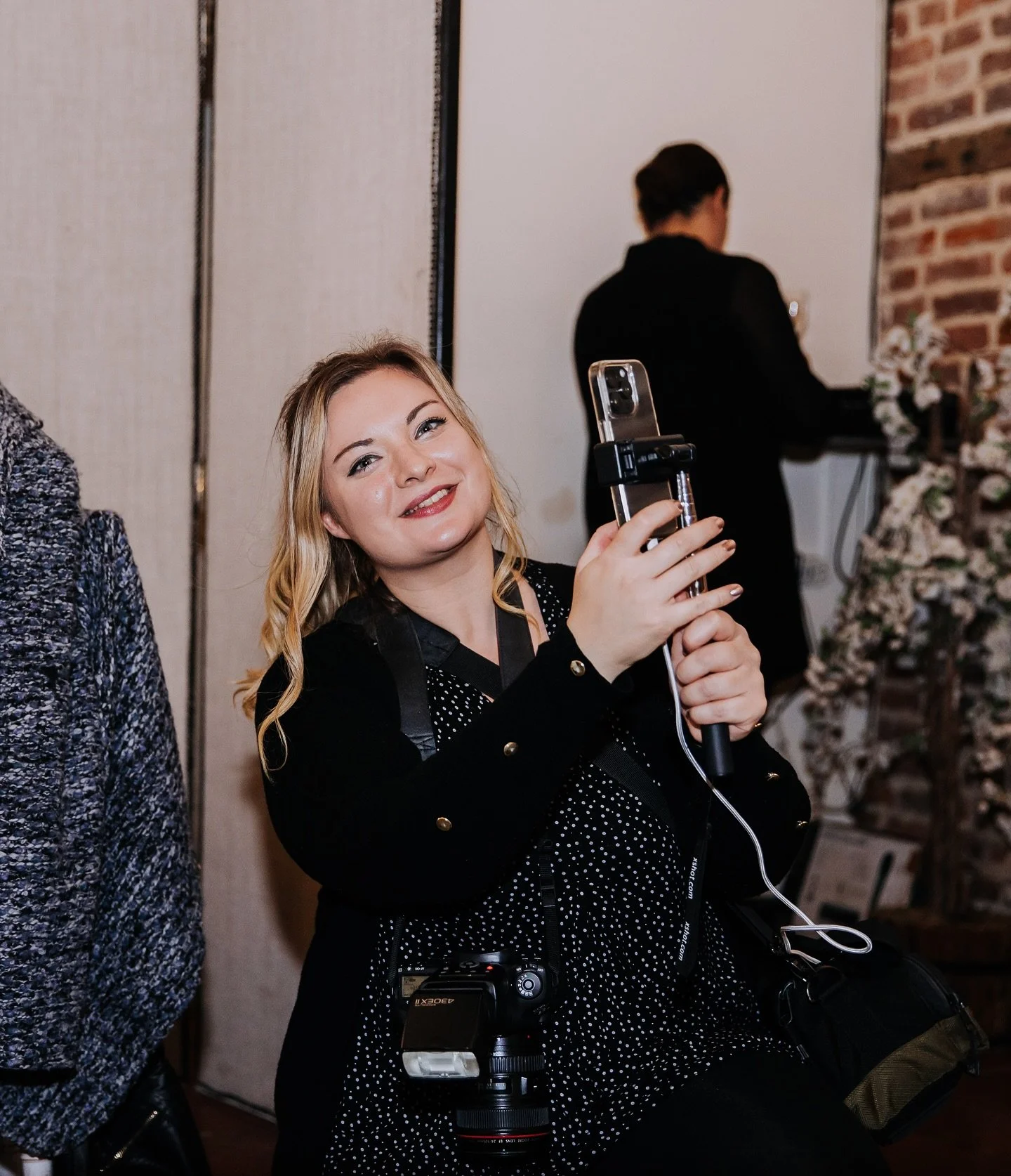 Hello 👋🏻 It’s been a while, so I thought I’d reintroduce myself! 💜📸
I’m Charly — an Essex-based wedding photographer, videographer and content creator with 11 years of experience capturing love, laughter and unforgettable