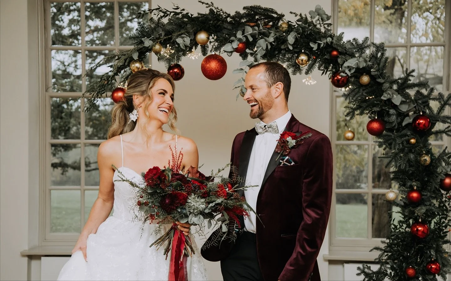 After spending the day showcasing at the incredible @thatamazingplace and the festive season is around the corner, I wanted to share these ❤️🎄💍📸 

This was an incredible shoot organised by myself and @vickisfloraldesigns with the most amazing team