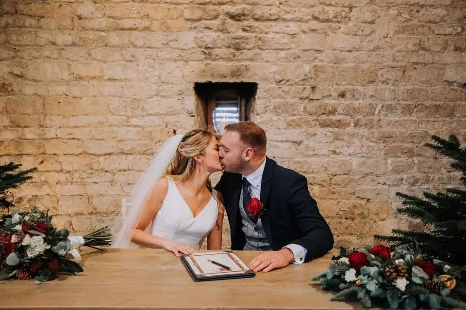 I had to share this gorgeous winter wedding that I captured for Rachel &amp; Nick now that we are getting into the festive season ❤️💍✨

They had the most epic snowy wedding day! It was an absolute dream and a tick off my bucket list. 

Swipe to the 