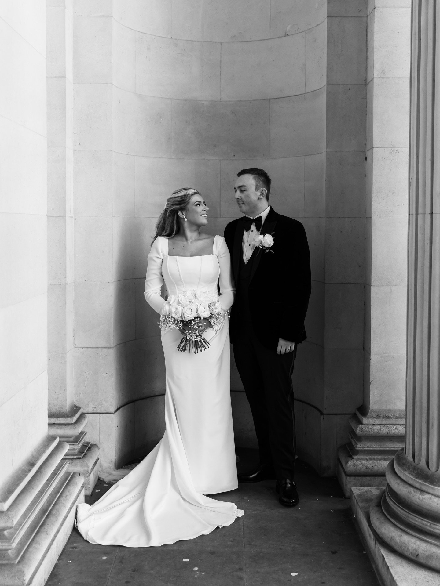 The most gorgeous London wedding for Connie &amp; Lee at Christmas time ❤️📸💍🎄

It was such a fun wedding with lots of dancing, laughter love! 

Thank you to my incredible second @london_wedding_photography for being amazing 

Team on the day: 

@t