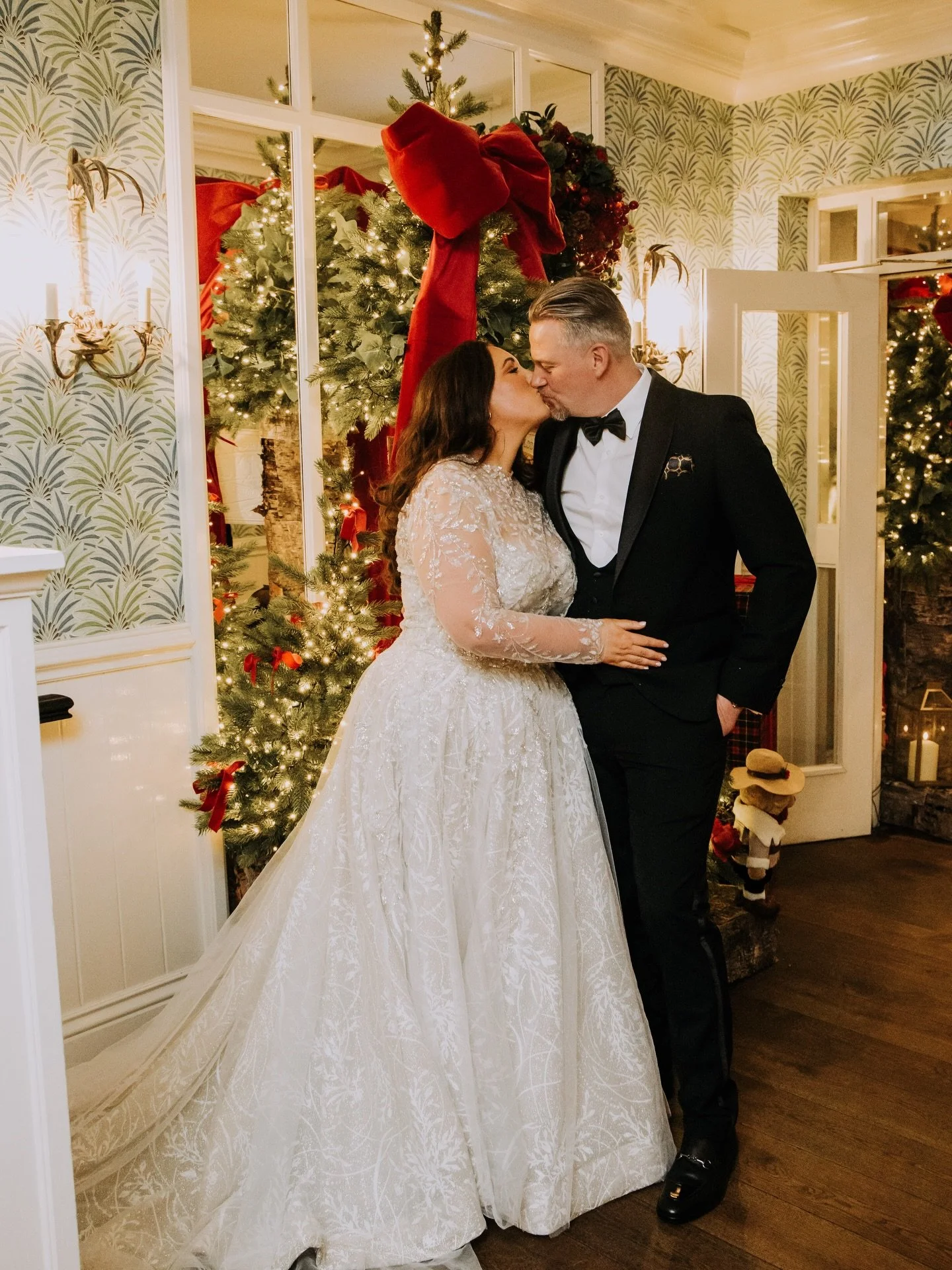 Dannielle + Alex celebrated with all their friends and family on their 1st anniversary 🪩❤️💍 They tied the knot in New York with only their parents and children last January. 

It was an epic party created by the amazing @tonykroberts and his team! 