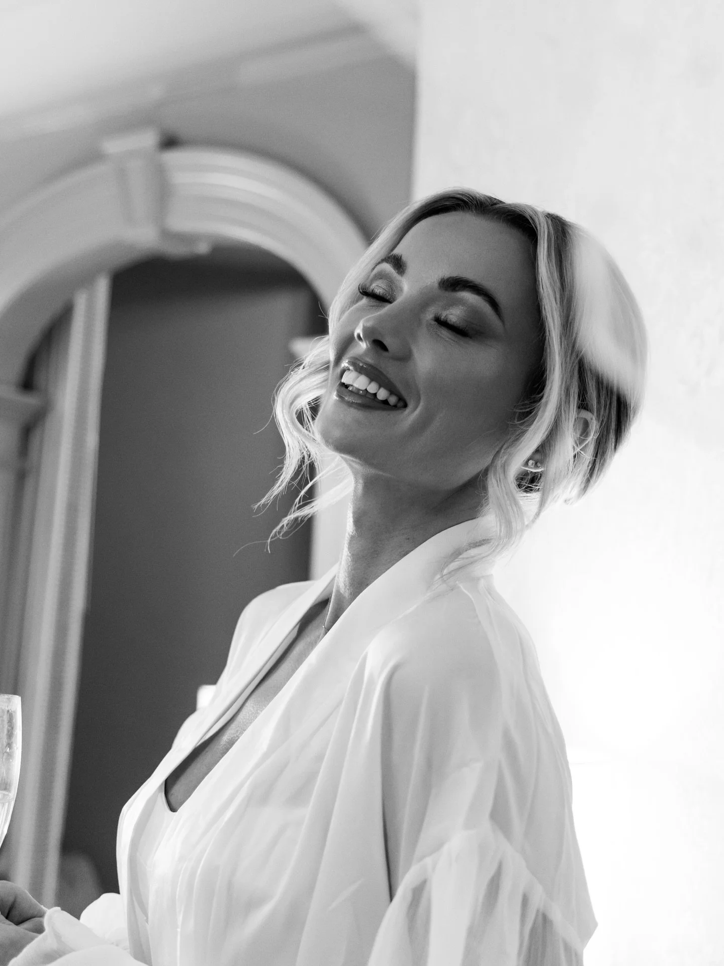 Black &amp; white edition to celebrate finishing this gorgeous gallery from the content day at @mulberryhousehotel hosted by @i_do_bridal_hair &amp; @makeupbykirbie 📸❤️💍

Models: @lilyraindle @millieedwards 

What an incredible room to photograph i