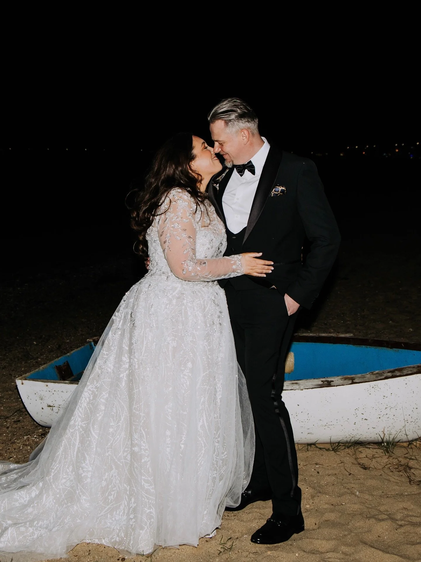 An evening wedding party by the beach in winter&hellip; and yes, we absolutely braved the cold for these ❤️📸🌊

A quiet moment away from the dancefloor, just the two of them, the sea air and a little bit of night-time magic.

.
.
.
#EssexWeddingPhot