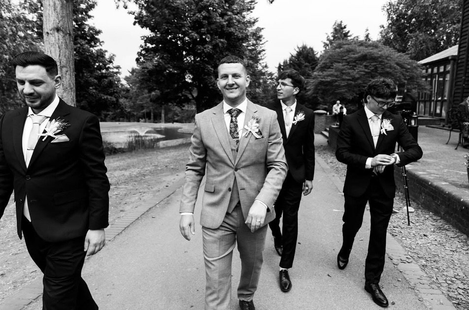 Groomsmen it&rsquo;s your time to shine ✨📸 I always keep the photos relaxed and fun! There will always be some banter between the clicks of my camera! 

What will your grooms party be like on the big day?

.
.
.
#EssexWeddingPhotographer
#GroomsmenP