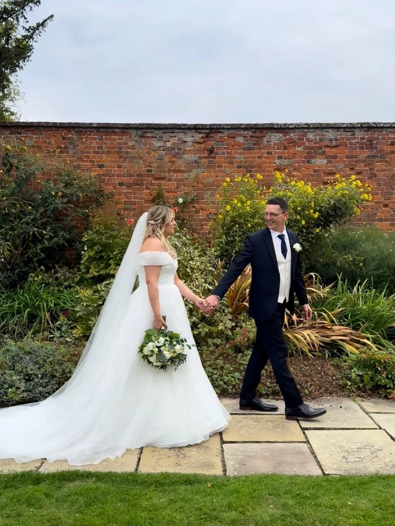 I&rsquo;m excited to announce I will be adding a collection of &lsquo;stills&rsquo; to your content creation package 🎥💍📸❤️

I believe it will add an extra layer of magic to the delivery of content from your special day. 

It will be a highlight co