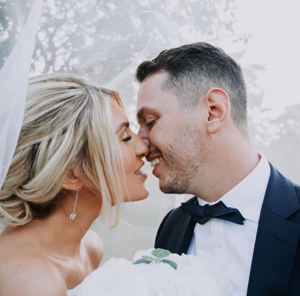 That &ldquo;rub your noses together and have a giggle&rdquo; prompt? It never fails ✨📸

It&rsquo;s one of my go-to moments with couples &mdash; simple, natural, and guaranteed to break any nerves. 

Suddenly you&rsquo;re not thinking about the camer