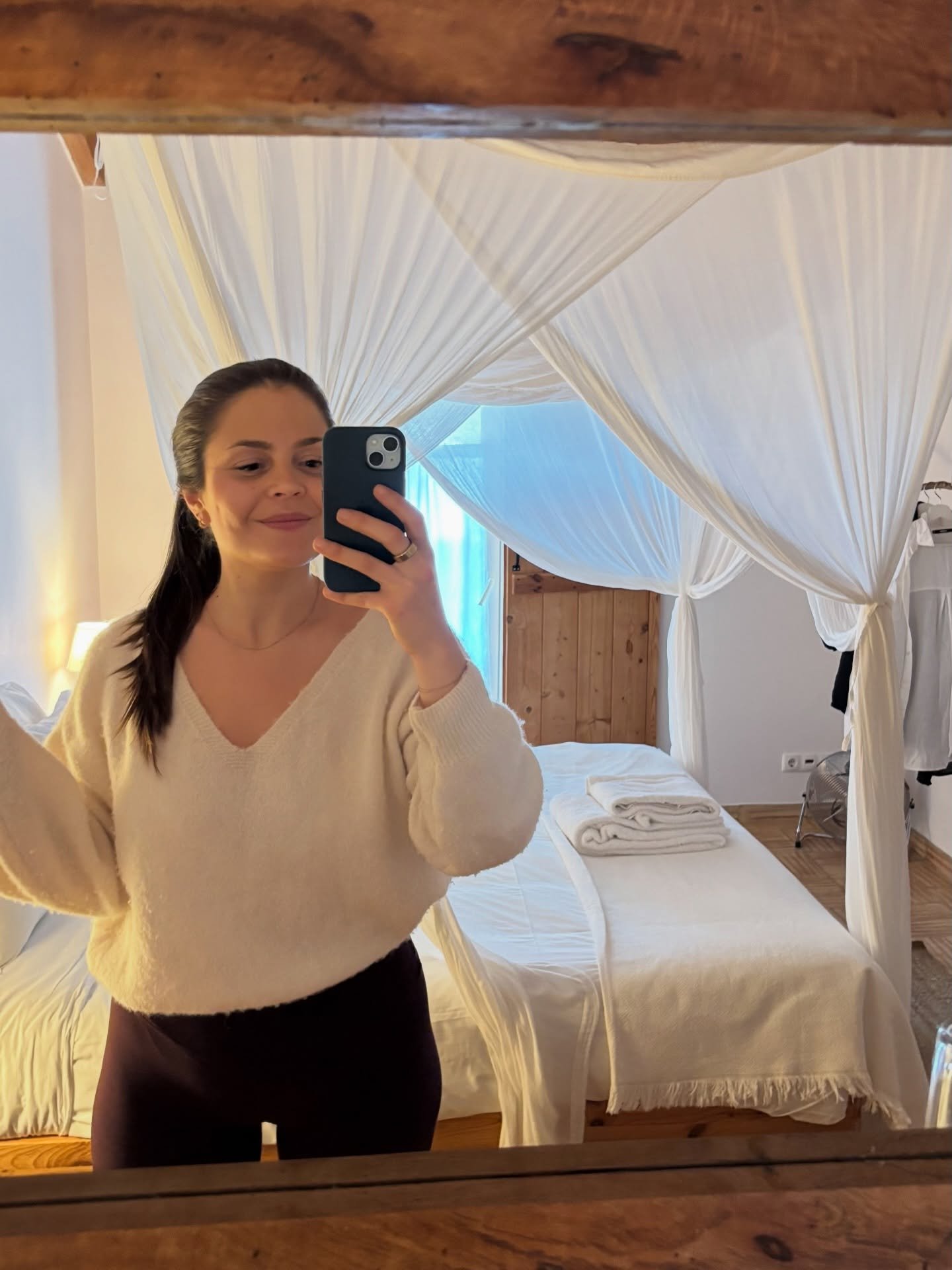 Portugal week 2: retreating &amp; bodywork-ing @sophieleeredman &rsquo;s retreat @cocoonportugal 🙏🏼✨

A very special week with a very special group of people 🥹

Kiitos tuhannesti Sophie retriitist&auml;, ty&ouml;st&auml; mit&auml; teet, yhteis&oum