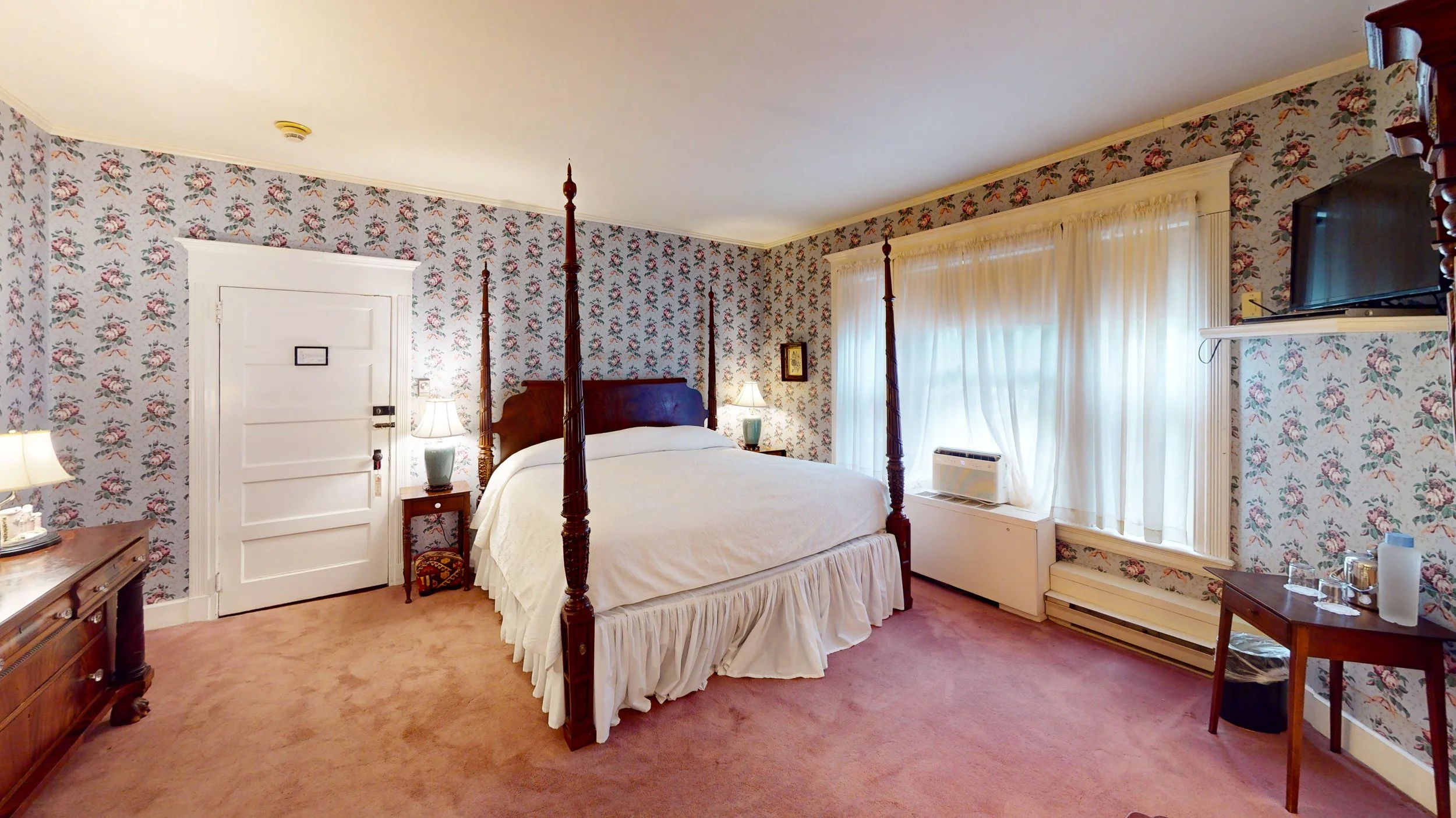 Main Inn Rooms & Suites | Red Lion Inn
